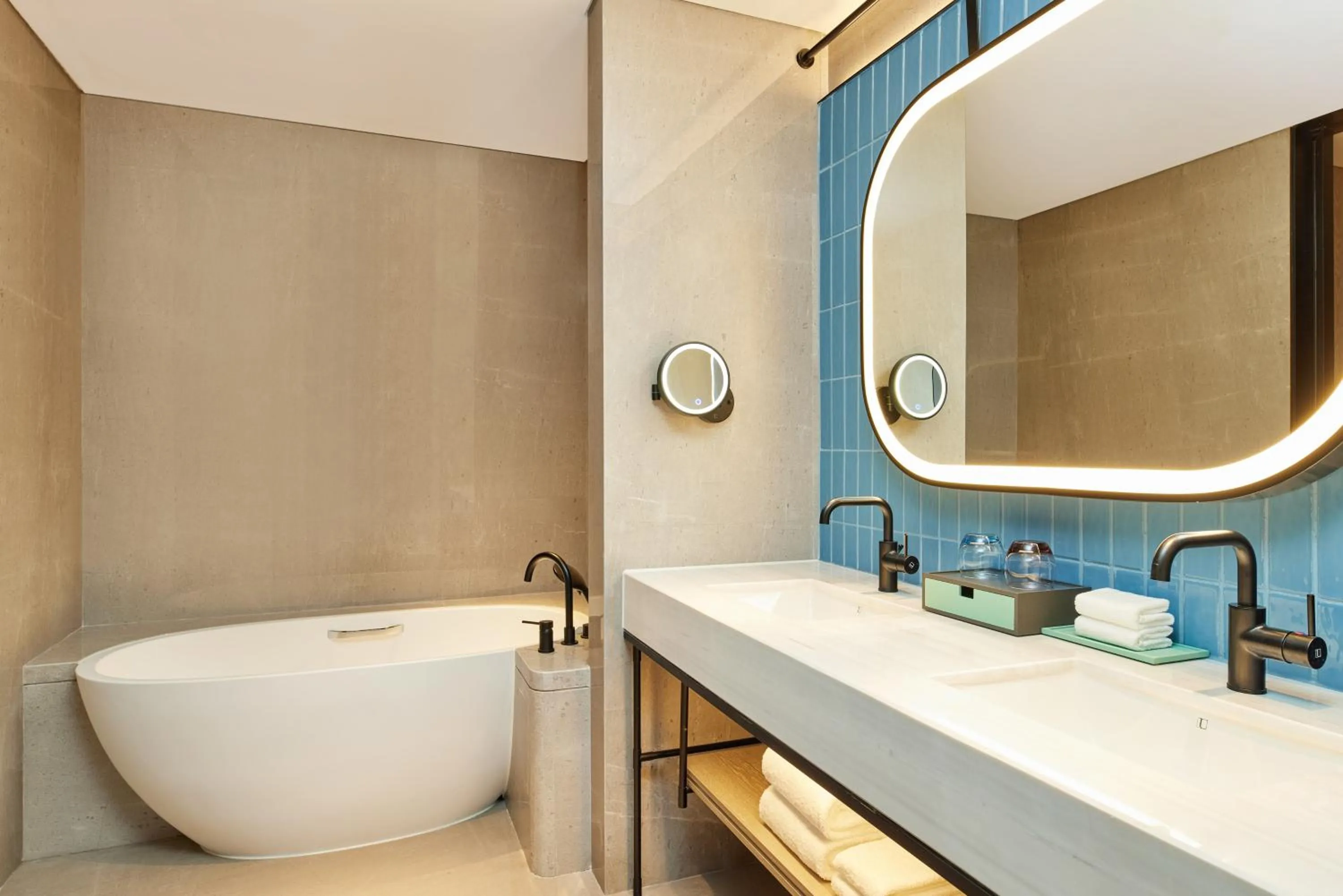 Toilet in Four Points by Sheraton Shanghai Fengjing