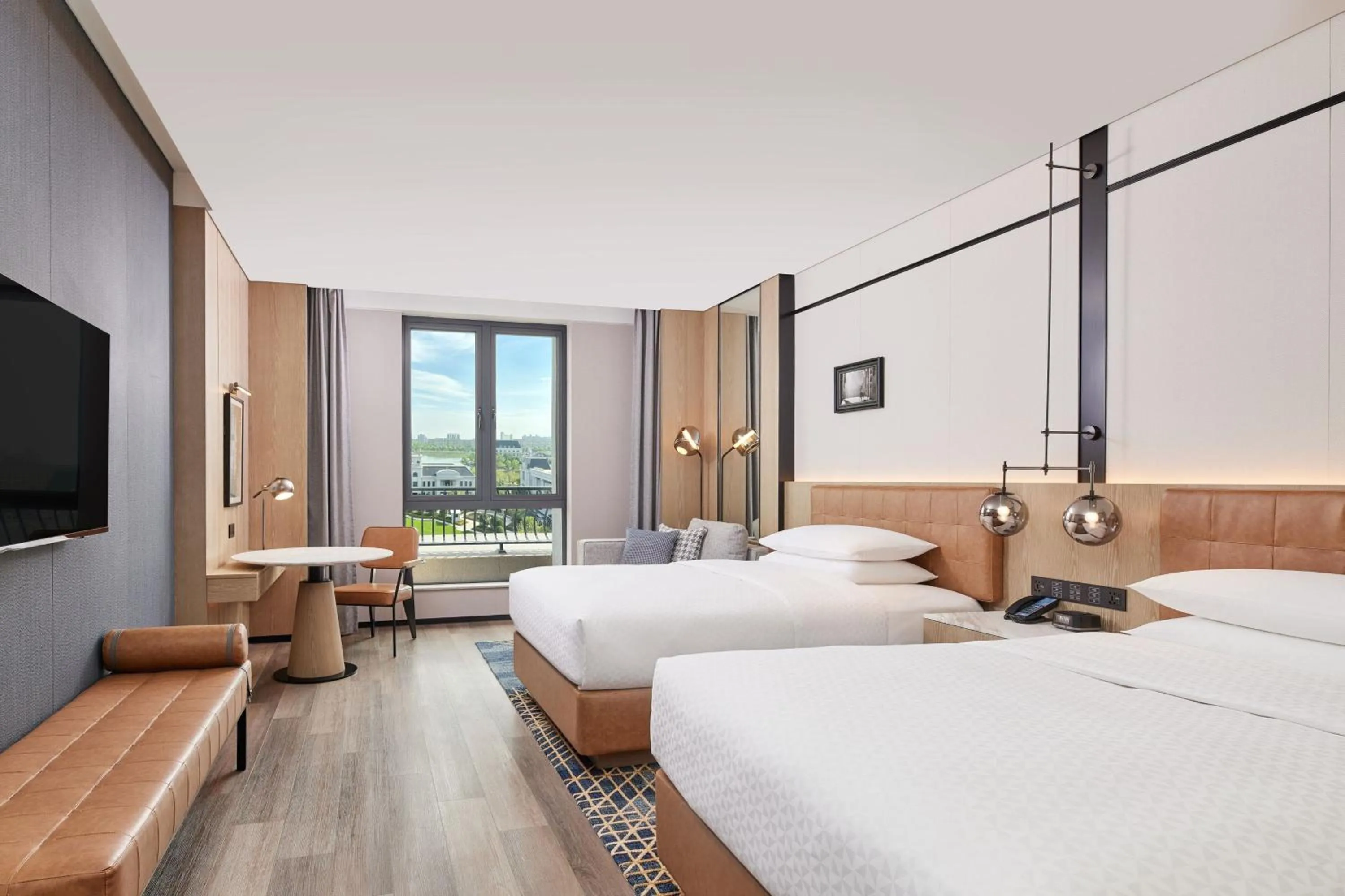 Photo of the whole room, Bed in Four Points by Sheraton Shanghai Fengjing