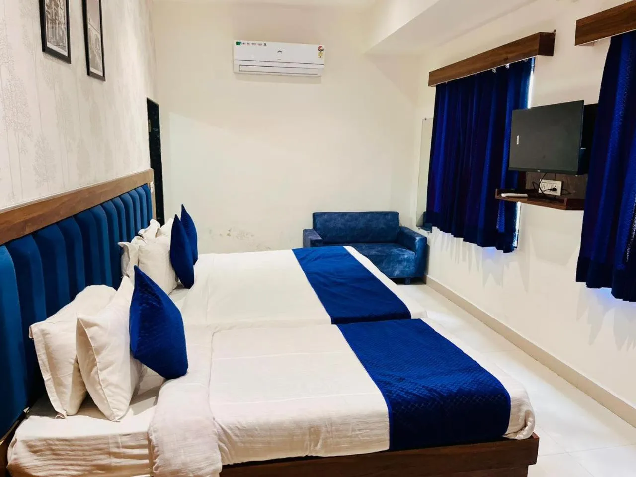 Bed in Hotel Hari Kripa Dham Near Prem Mandir By HRG