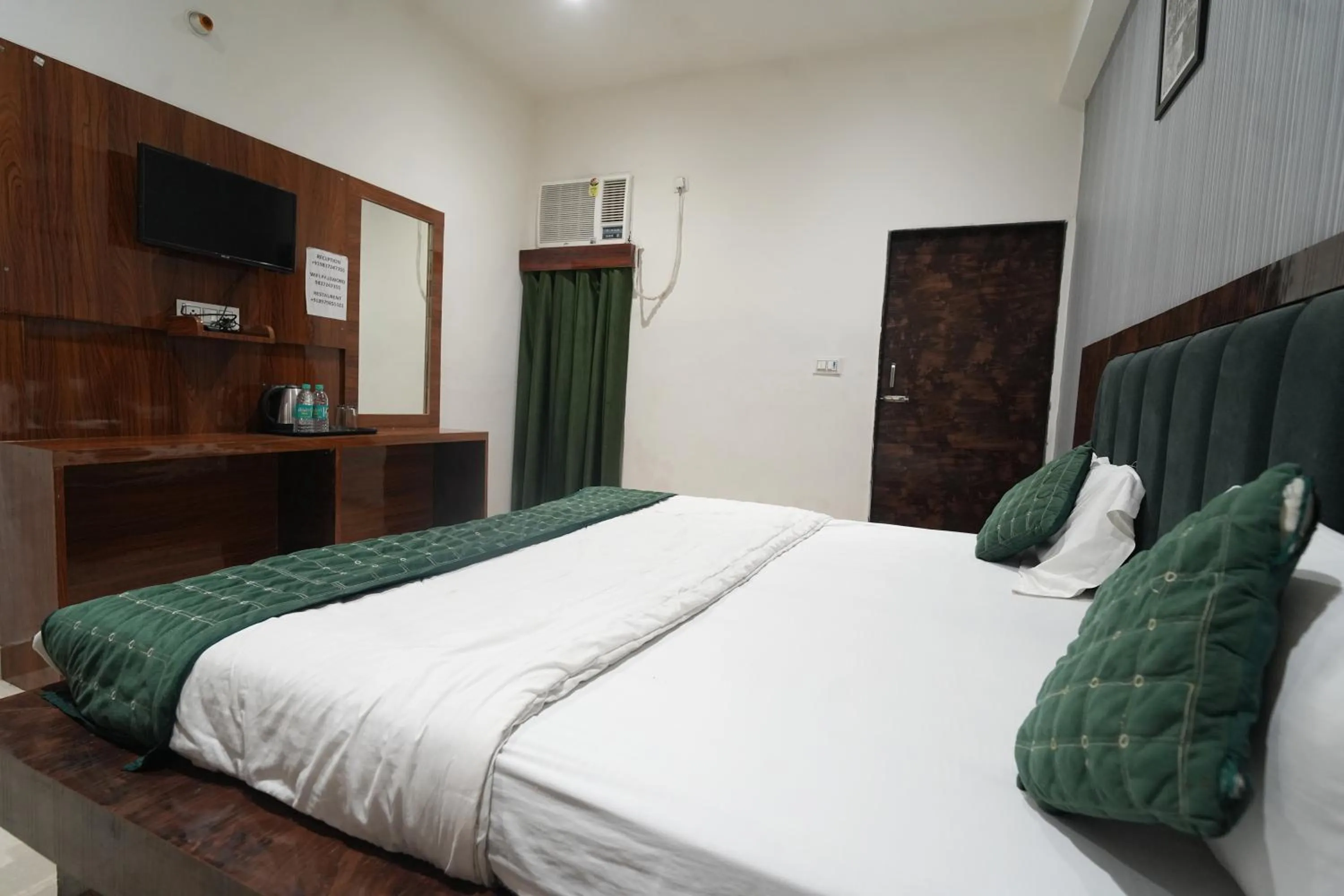 Bed in Hotel Hari Kripa Dham Near Prem Mandir By HRG