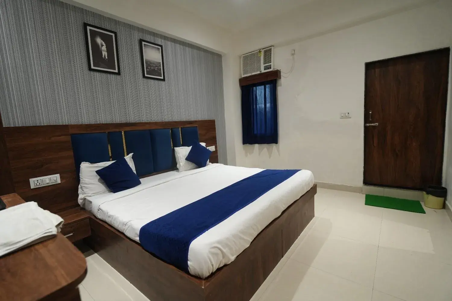 Bed in Hotel Hari Kripa Dham Near Prem Mandir By HRG Bed in Hotel Hari Kripa Dham Near Prem Mandir By HRG