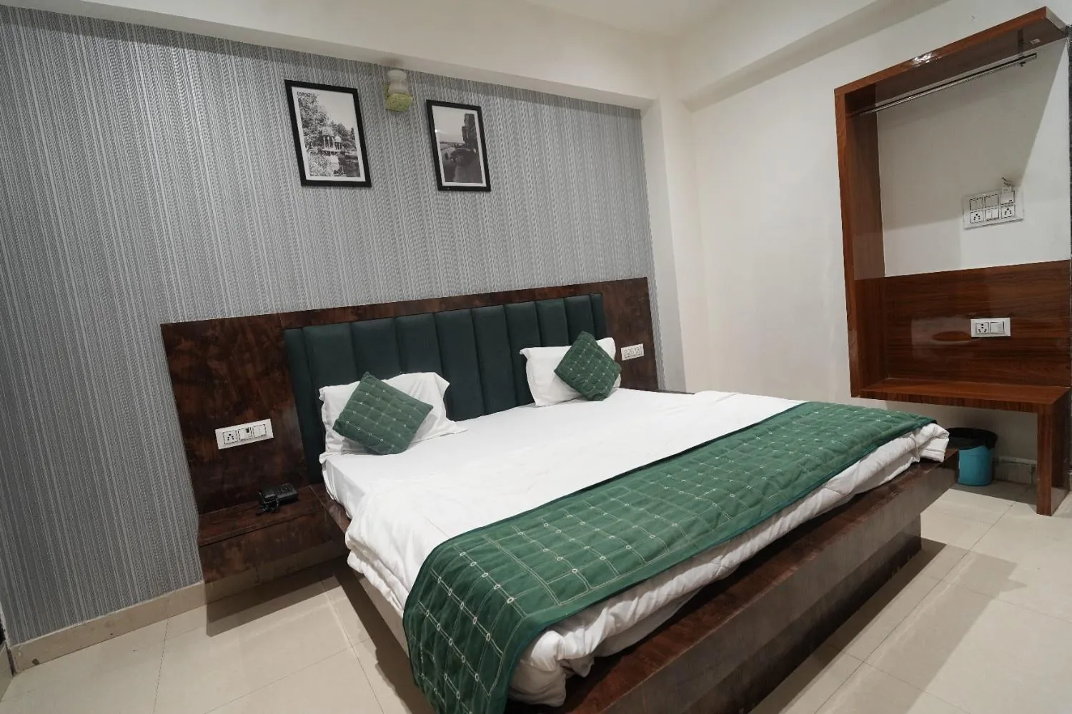 Bed in Hotel Hari Kripa Dham Near Prem Mandir By HRG