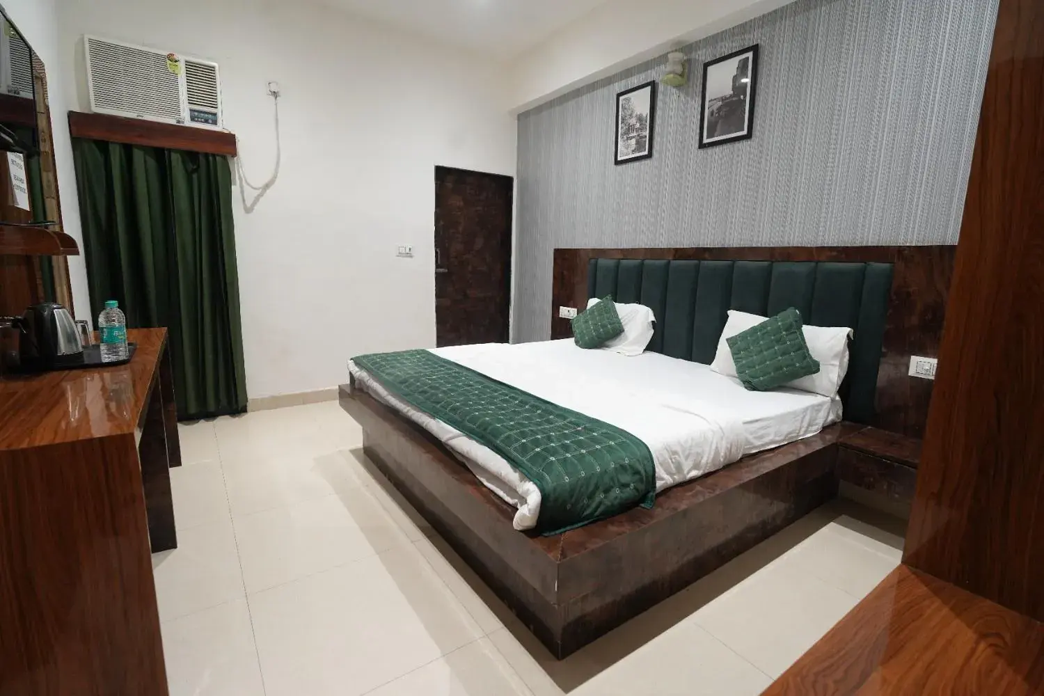 Bed in Hotel Hari Kripa Dham Near Prem Mandir By HRG Bed in Hotel Hari Kripa Dham Near Prem Mandir By HRG