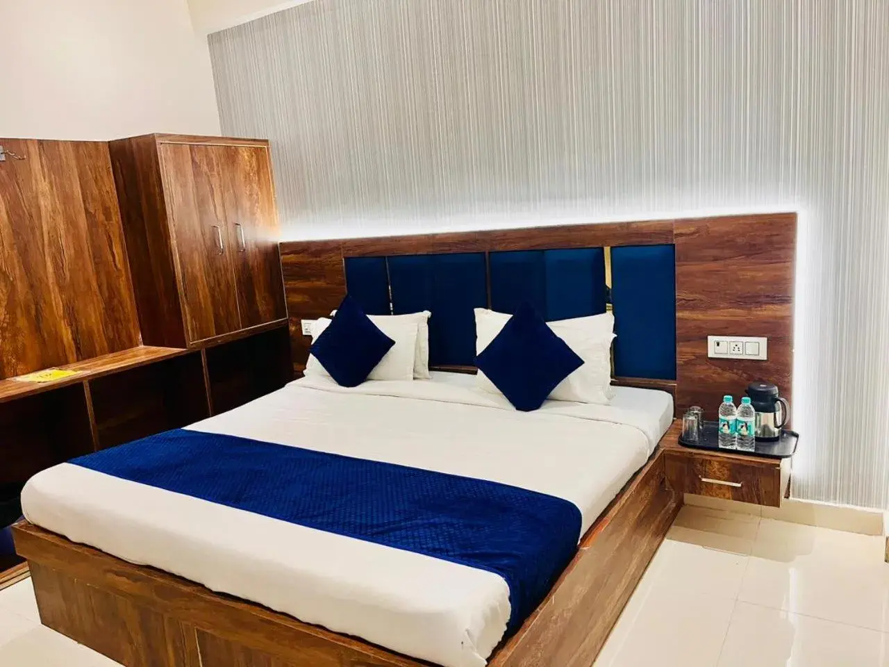 Bed in Hotel Hari Kripa Dham Near Prem Mandir By HRG Bed in Hotel Hari Kripa Dham Near Prem Mandir By HRG