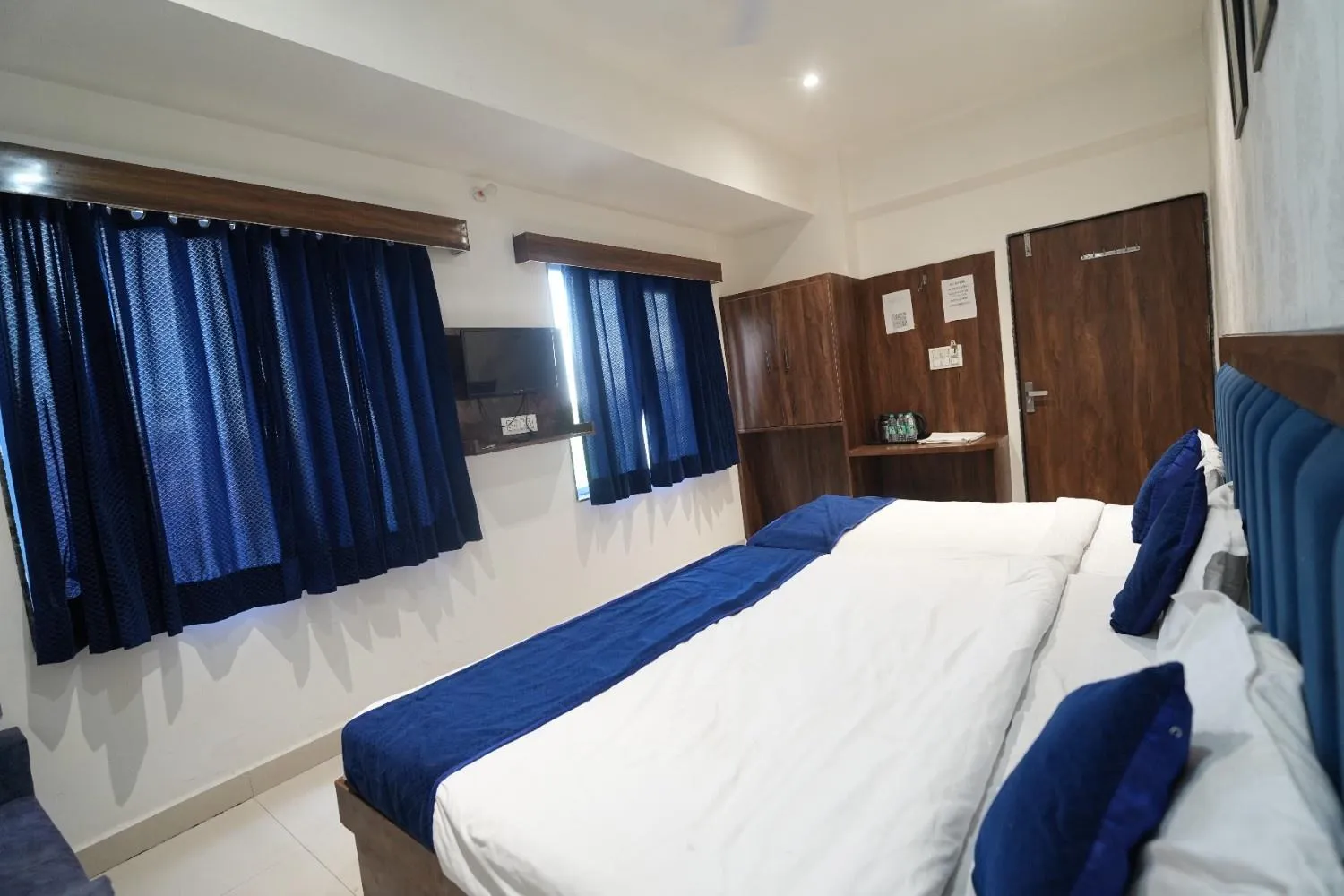 Bed in Hotel Hari Kripa Dham Near Prem Mandir By HRG