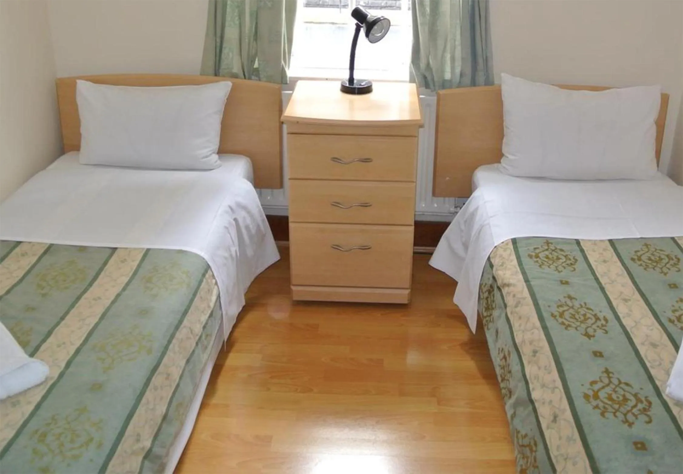 Day, Bed in The Belgrove Hotel