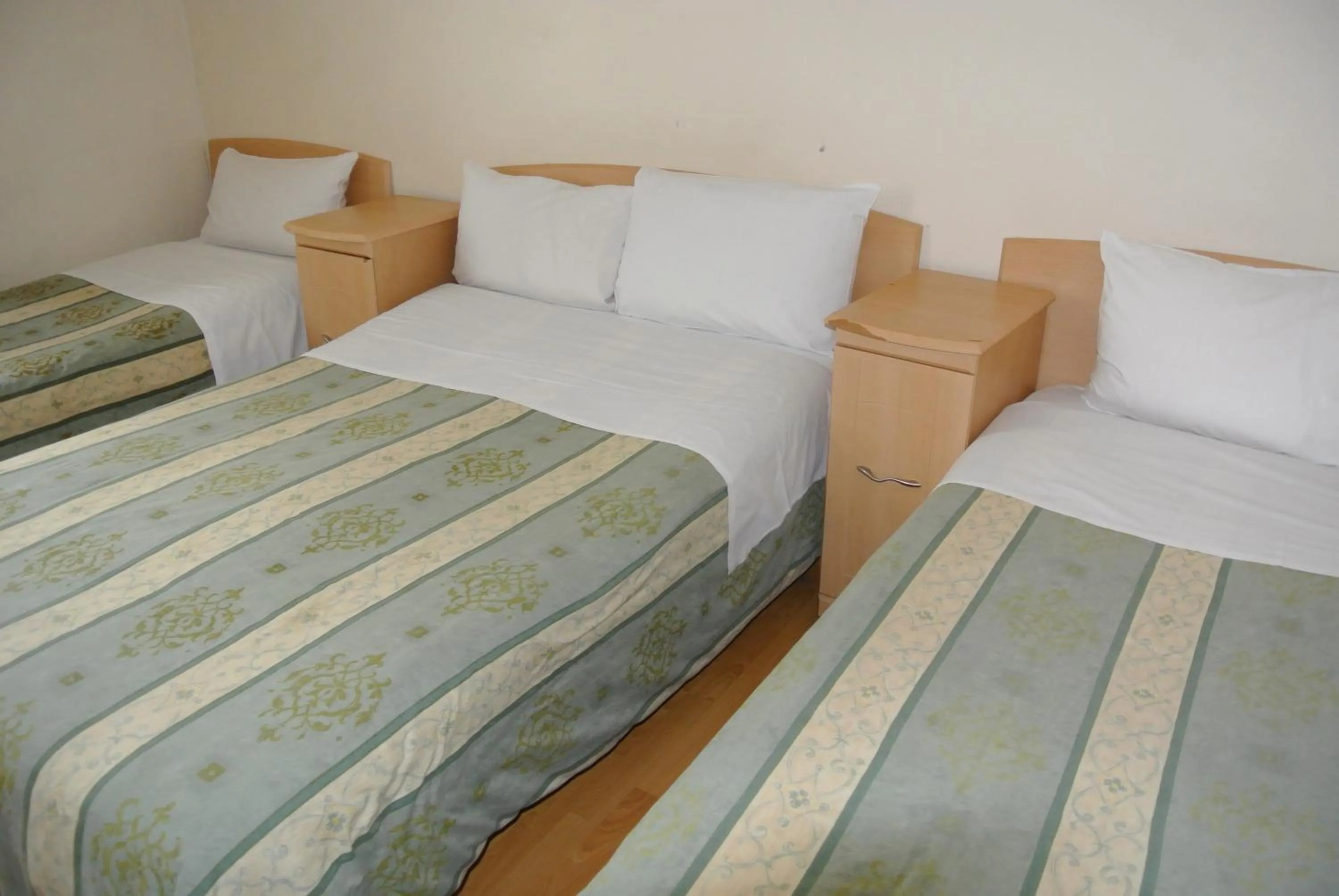 Bed in The Belgrove Hotel