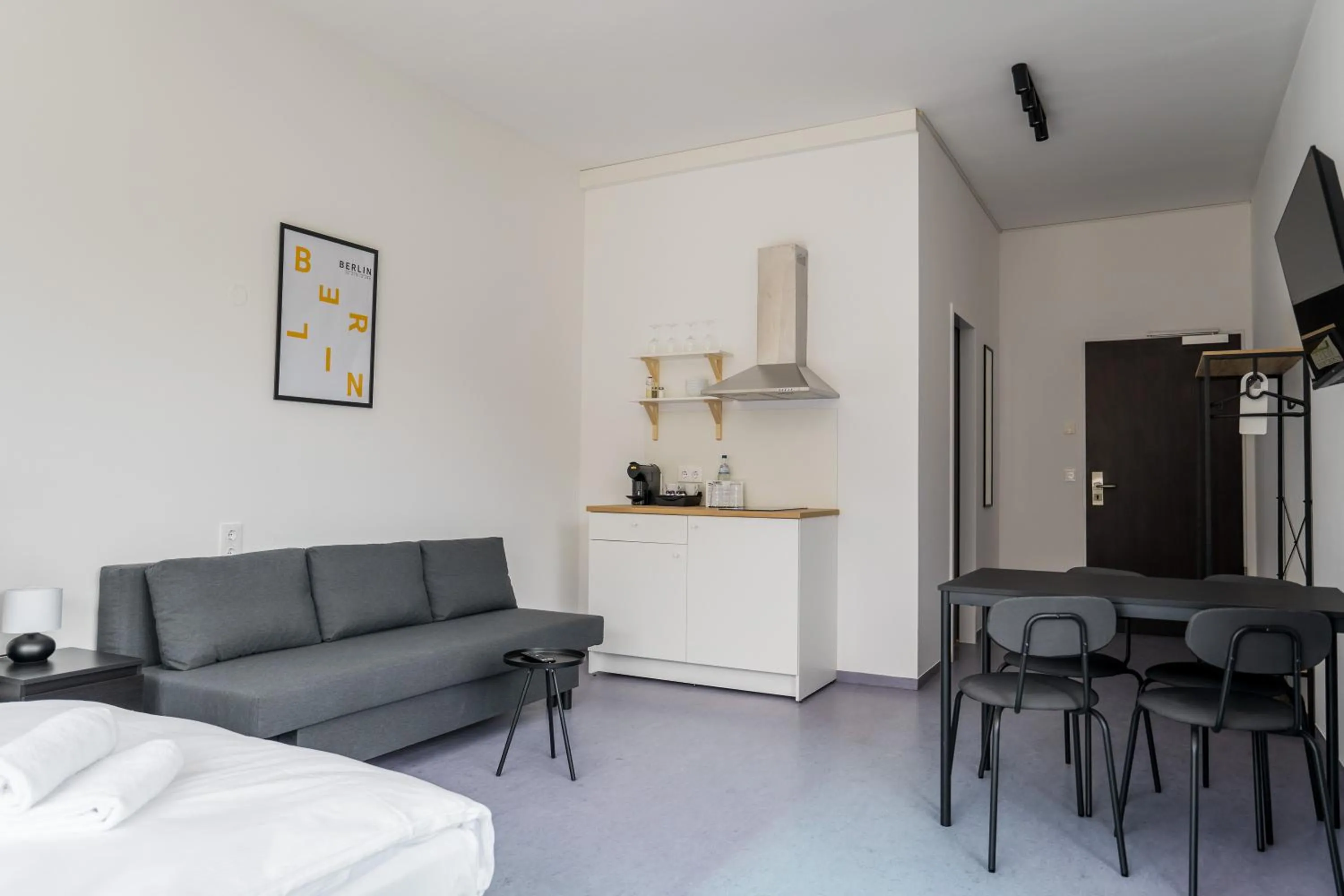 TV and multimedia in Apartmenthaus Berlin Neukölln