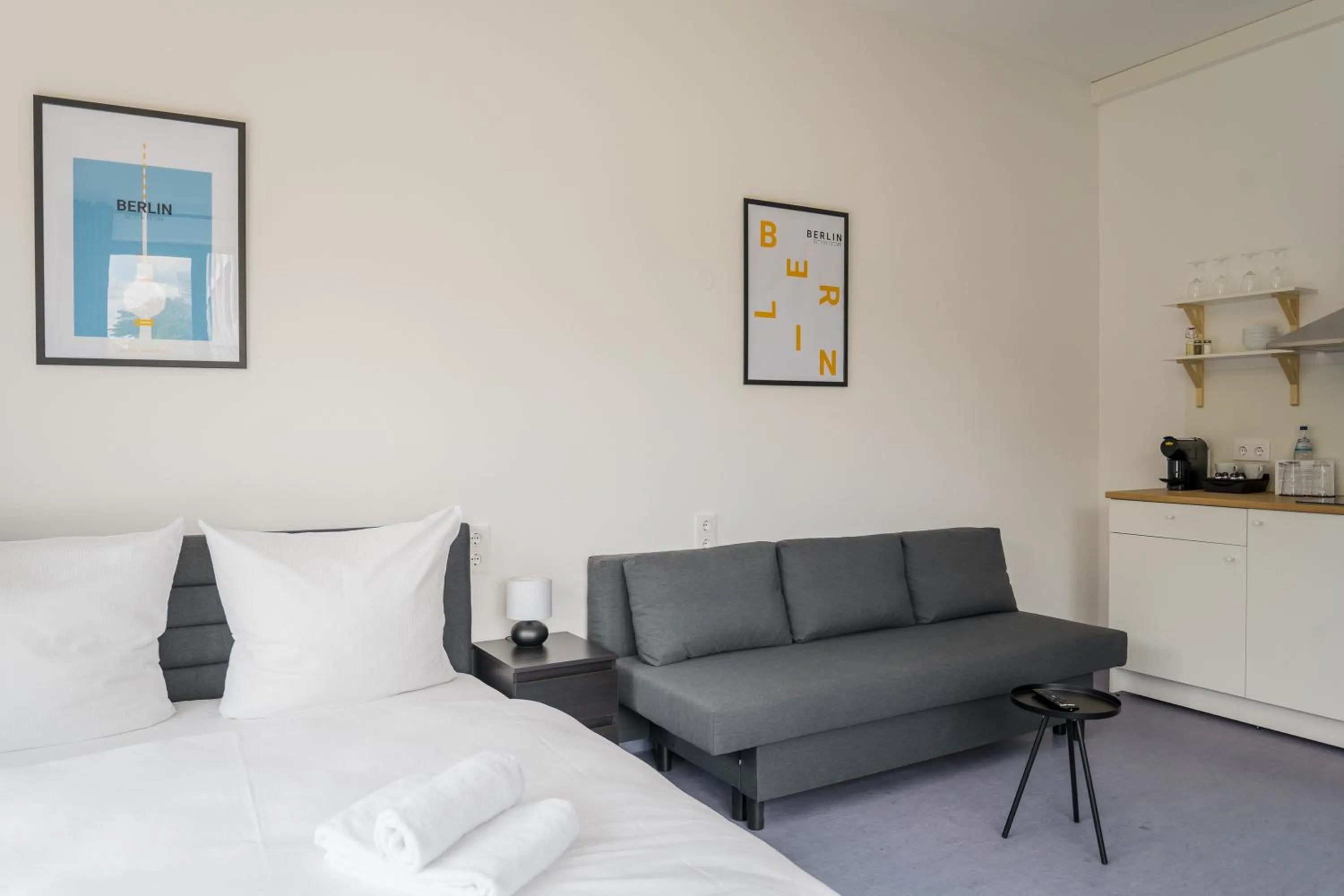Bed in Apartmenthaus Berlin Neukölln