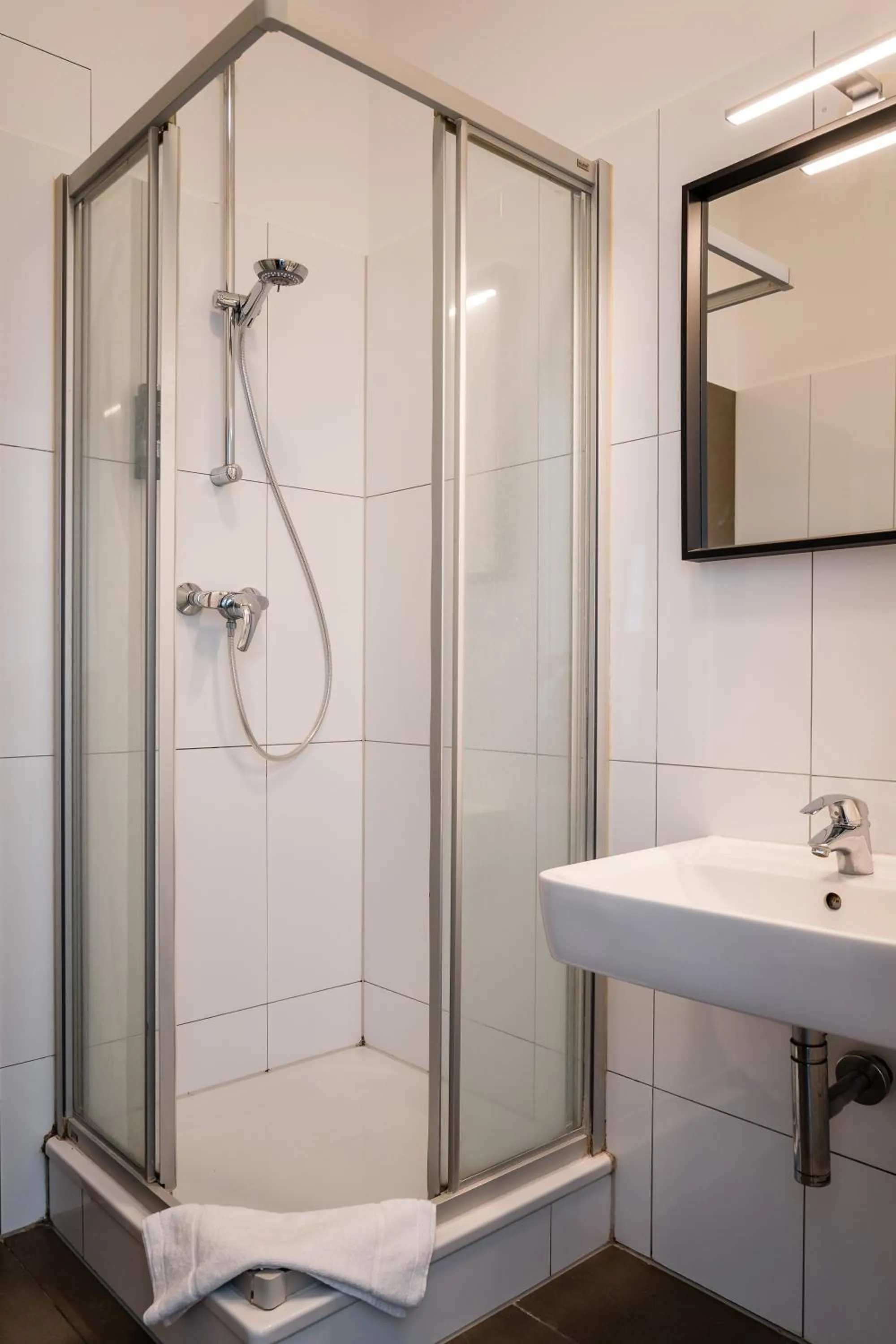 Shower in Apartmenthaus Berlin Neukölln