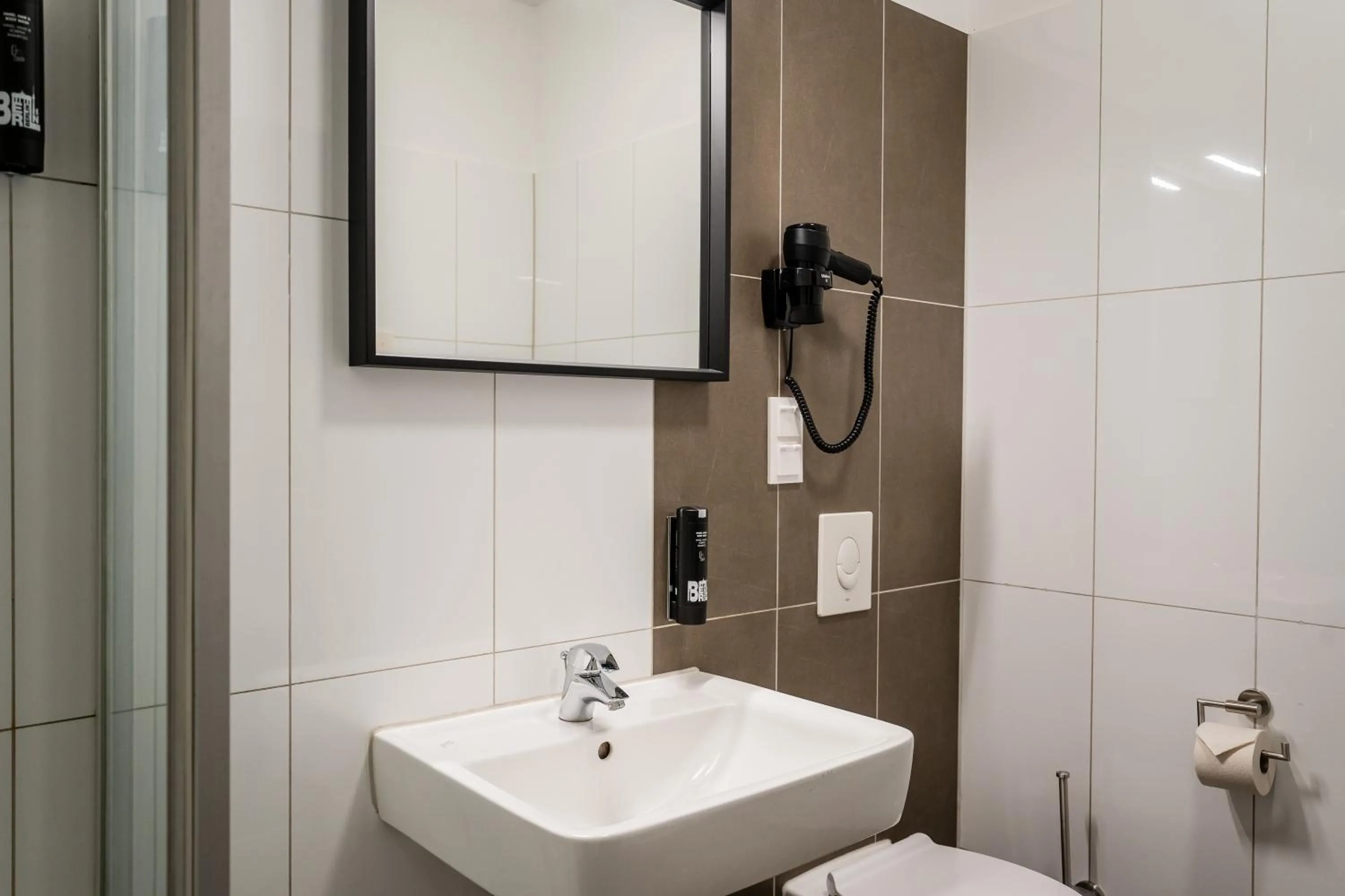 Shower in Apartmenthaus Berlin Neukölln