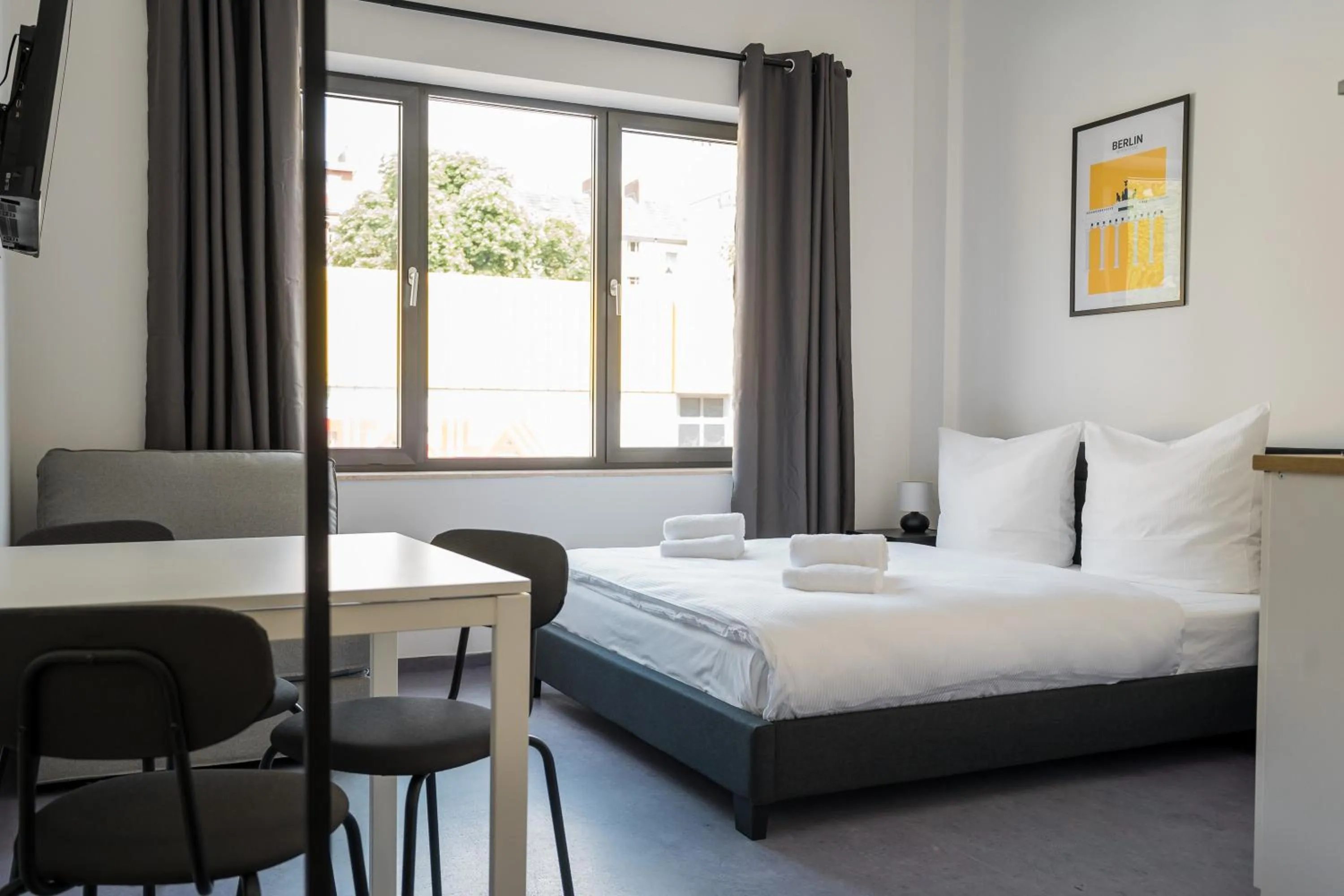 Bed in Apartmenthaus Berlin Neukölln