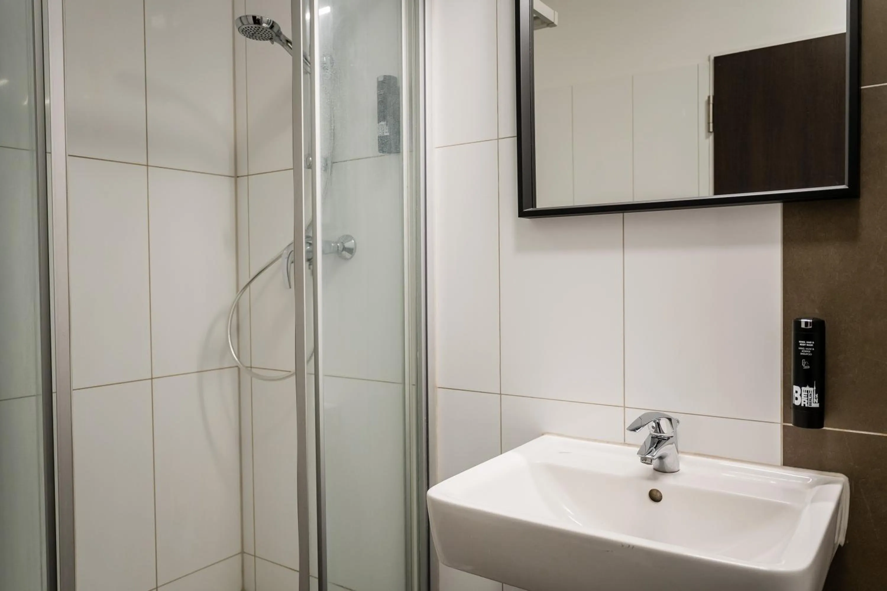 Shower in Apartmenthaus Berlin Neukölln