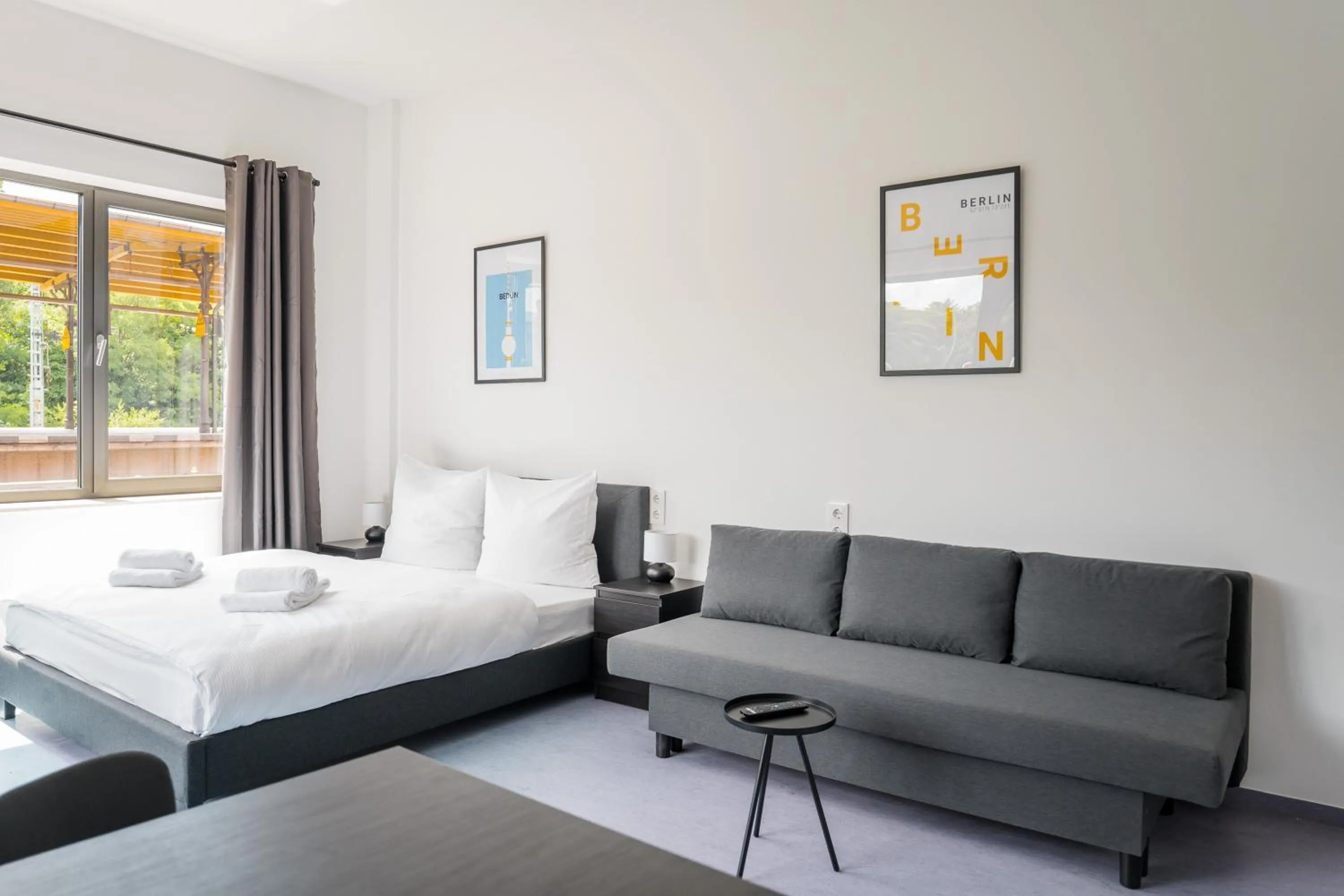 Bed in Apartmenthaus Berlin Neukölln