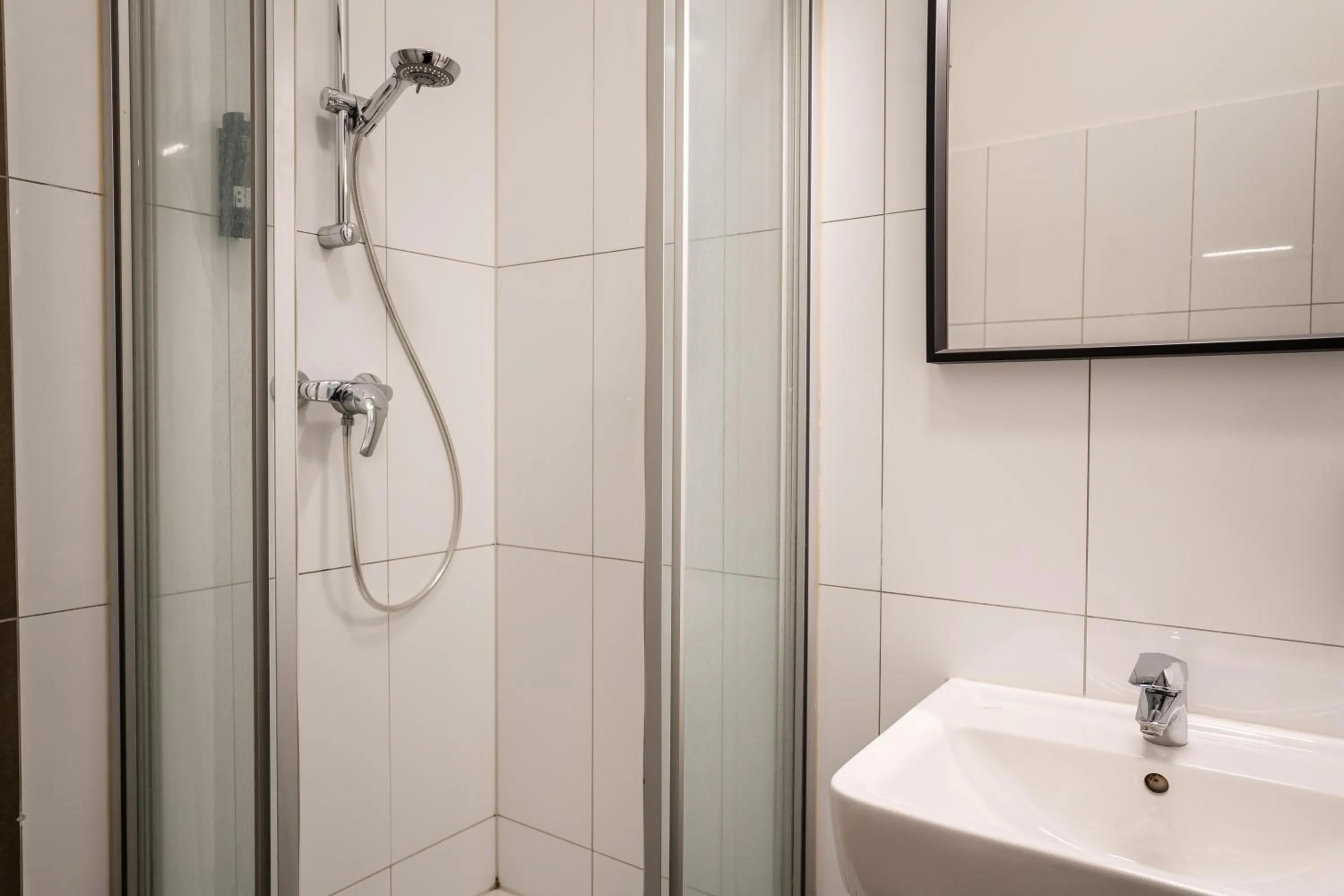 Shower in Apartmenthaus Berlin Neukölln