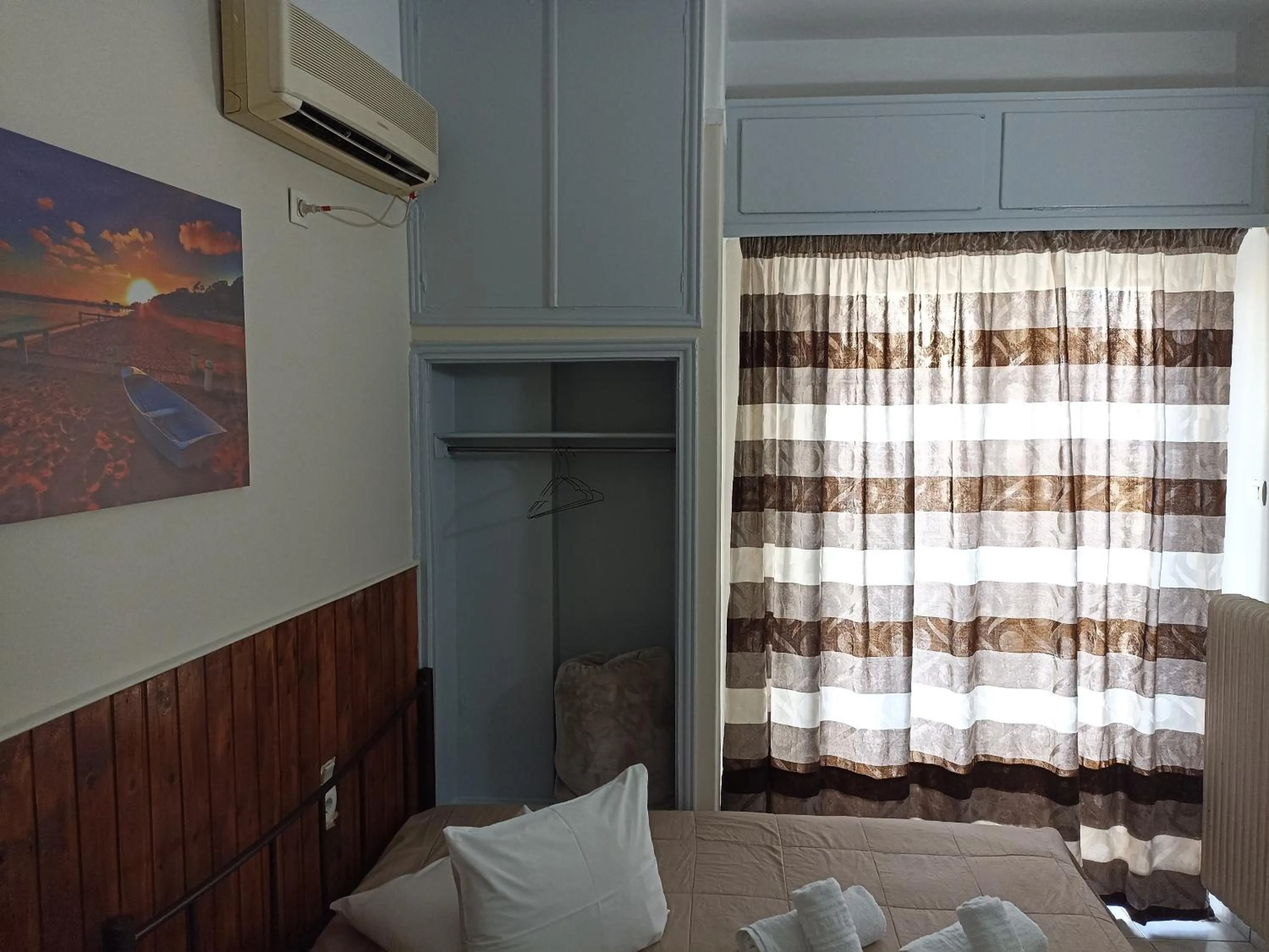 Photo of the whole room in Elite Hotel