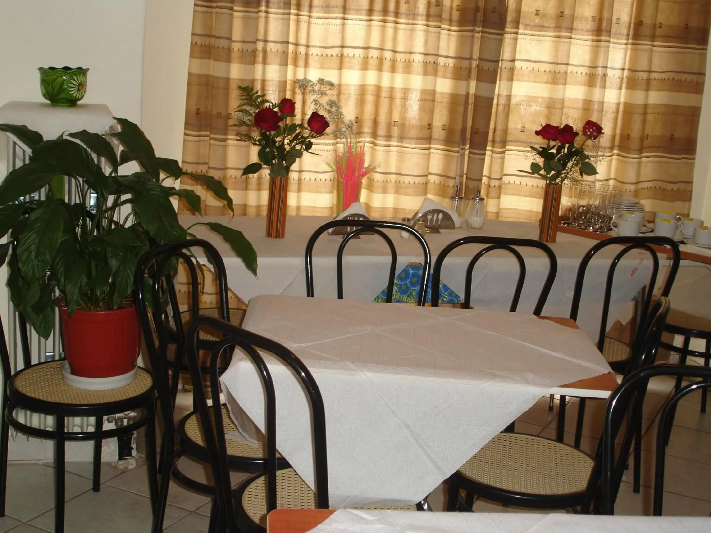 Restaurant/places to eat in Elite Hotel Restaurant/places to eat in Elite Hotel