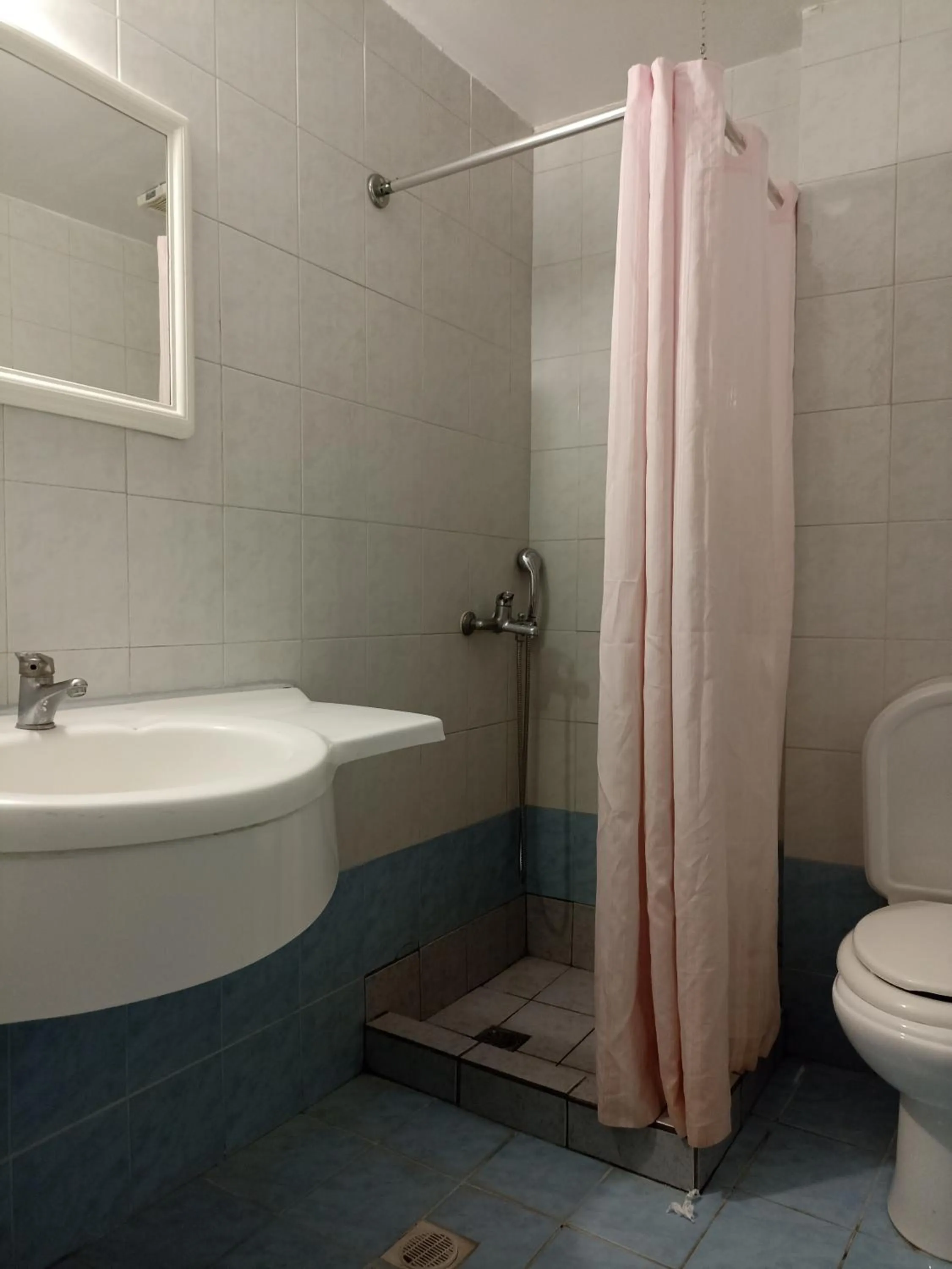 Bathroom in Elite Hotel