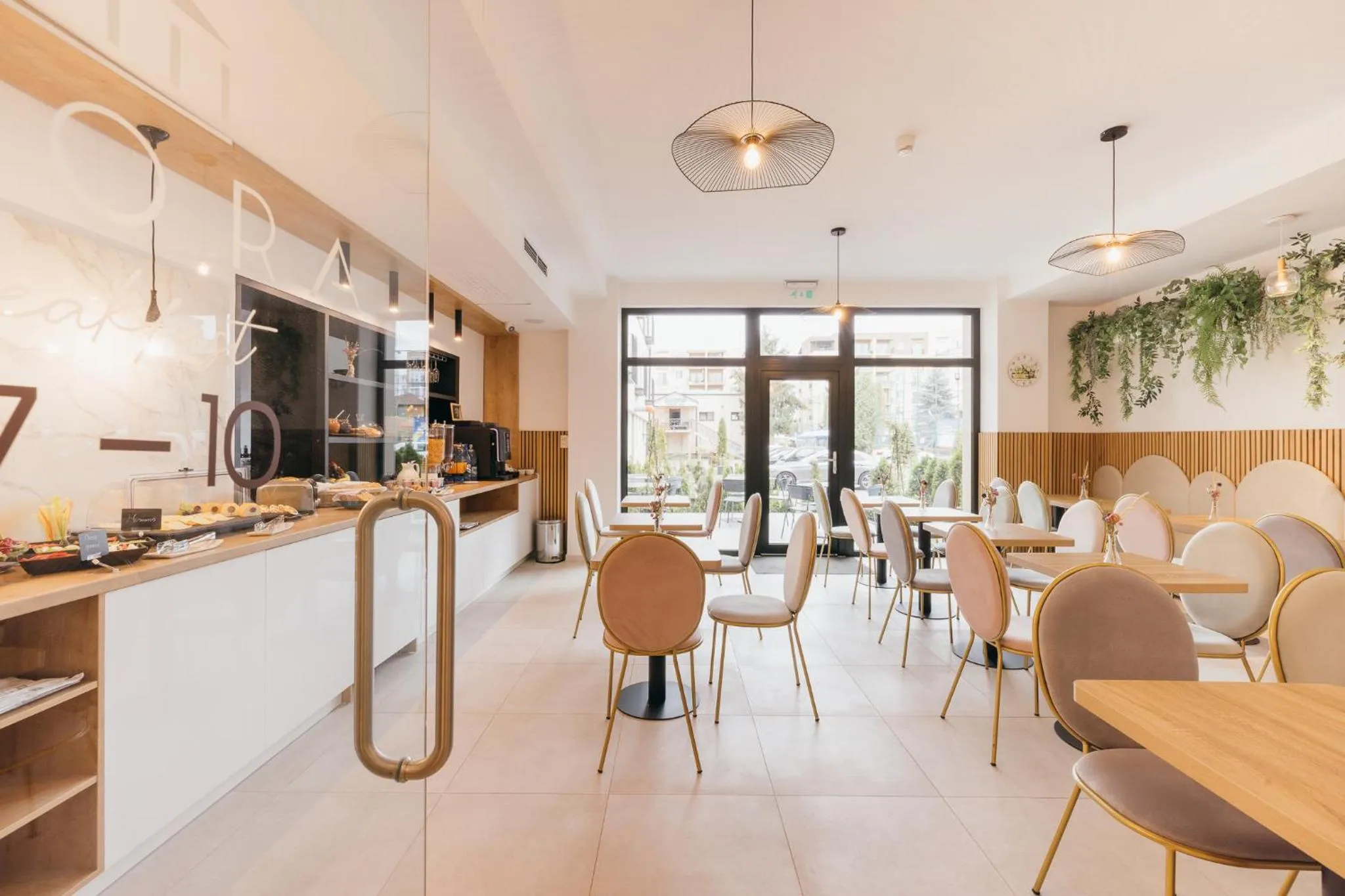 Restaurant/places to eat in HOTEL AGORA Mures