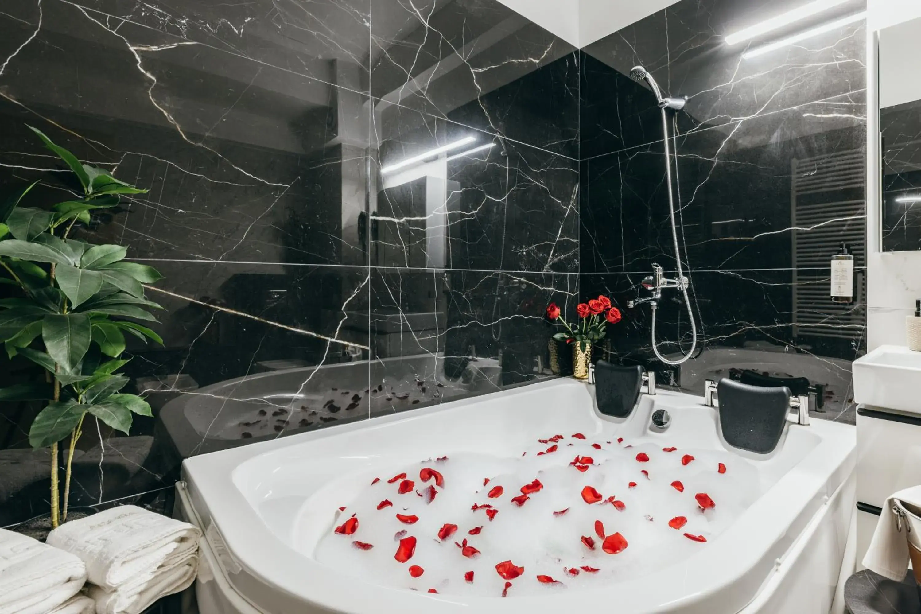 Bathroom in HOTEL AGORA Mures Bathroom in HOTEL AGORA Mures