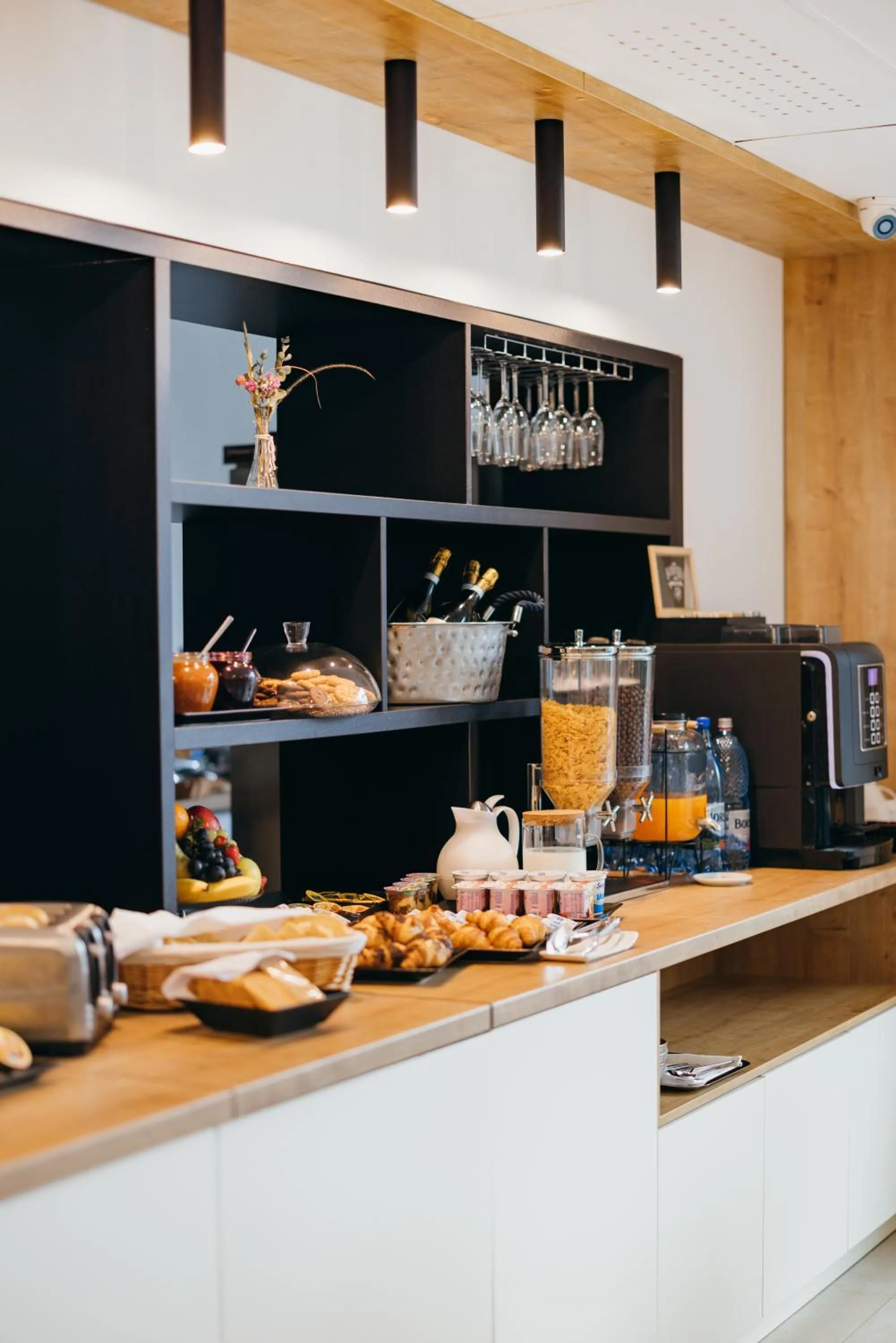 Food and drinks in HOTEL AGORA Mures