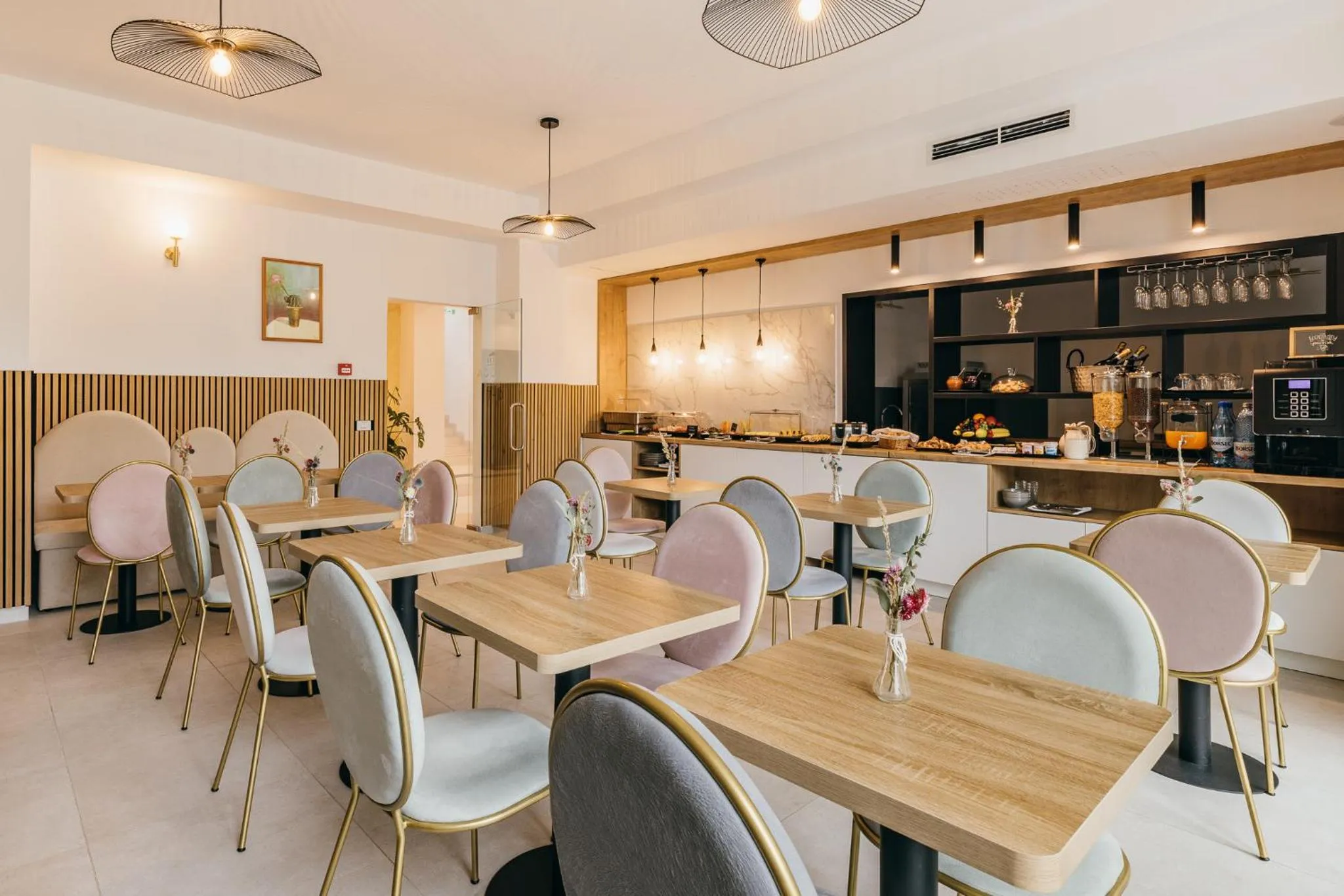 Restaurant/places to eat in HOTEL AGORA Mures
