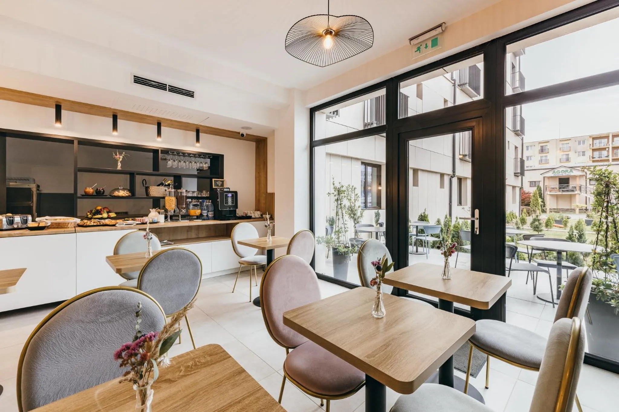 Dining area in HOTEL AGORA Mures