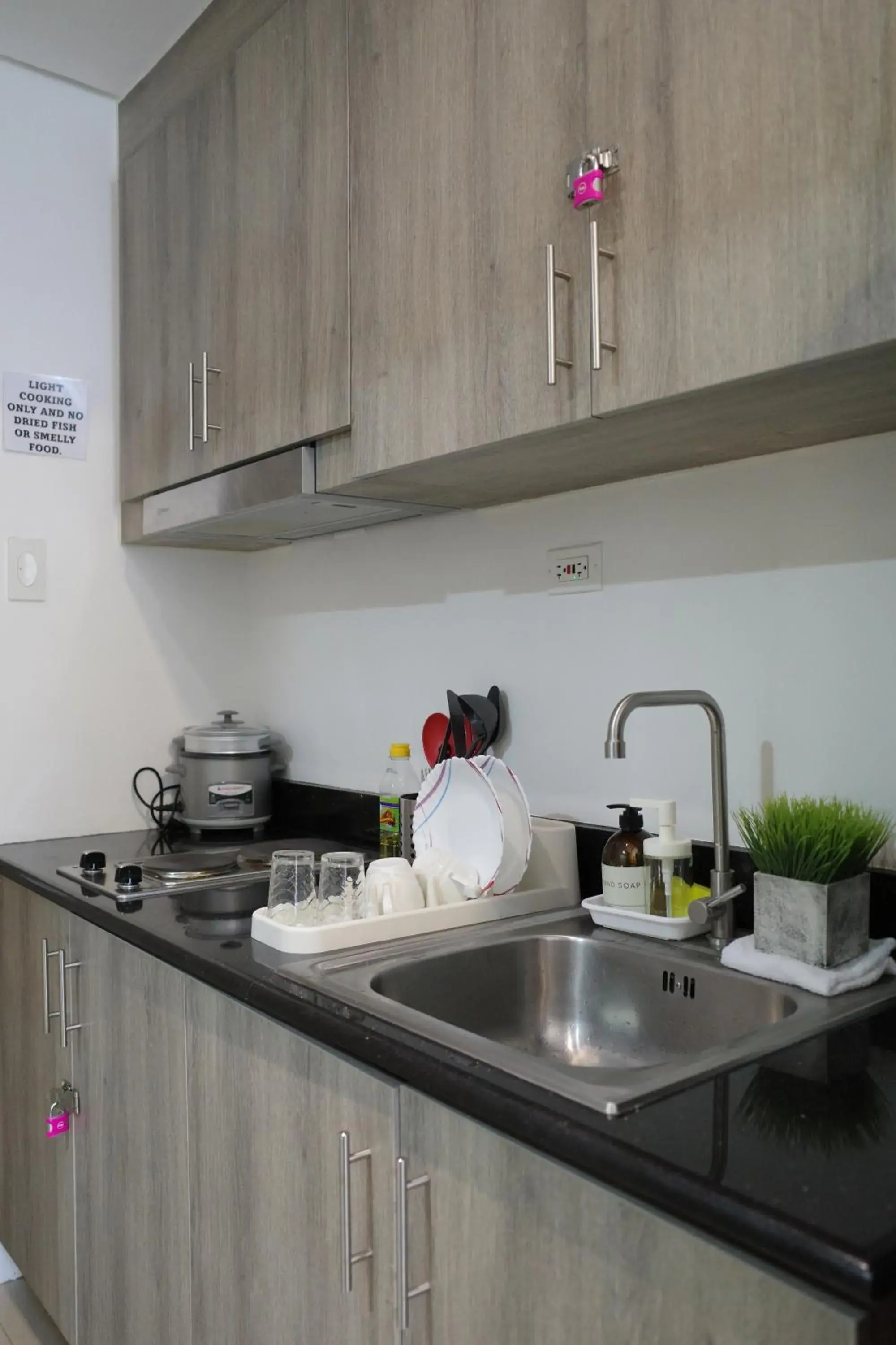 Kitchen or kitchenette in KDstays - Fame Residences Kitchen or kitchenette in KDstays - Fame Residences