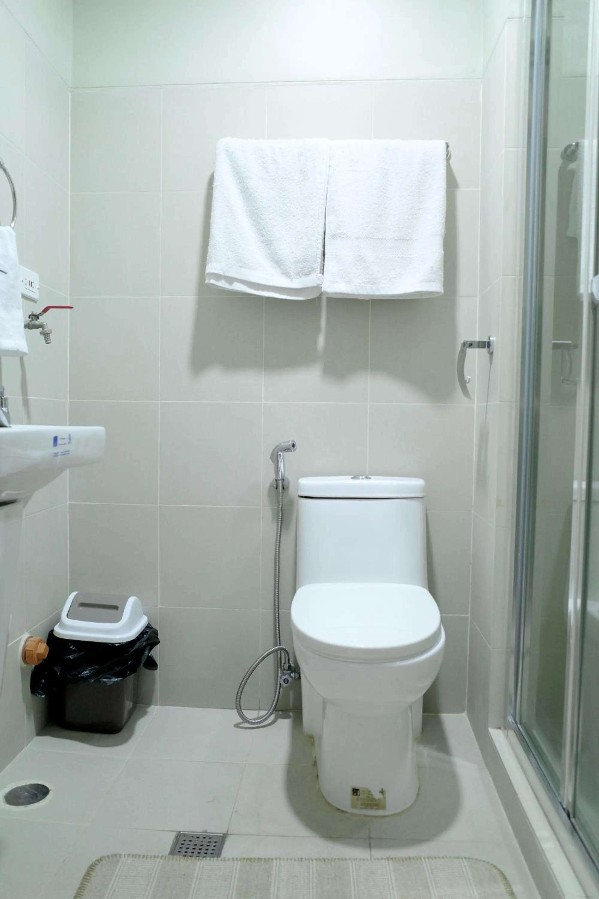 Toilet in KDstays - Fame Residences
