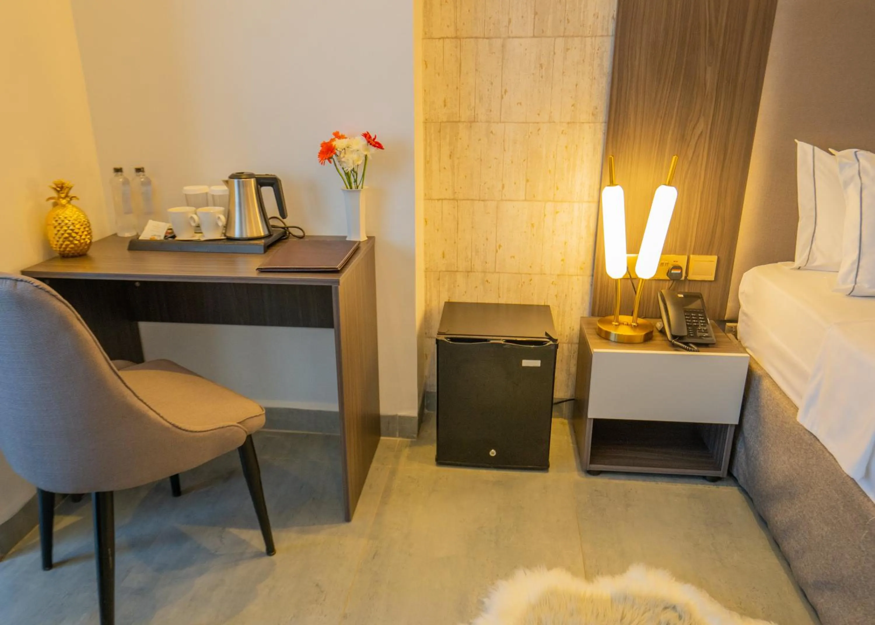 Kitchen or kitchenette, Bed in Baraka Tower Hotel