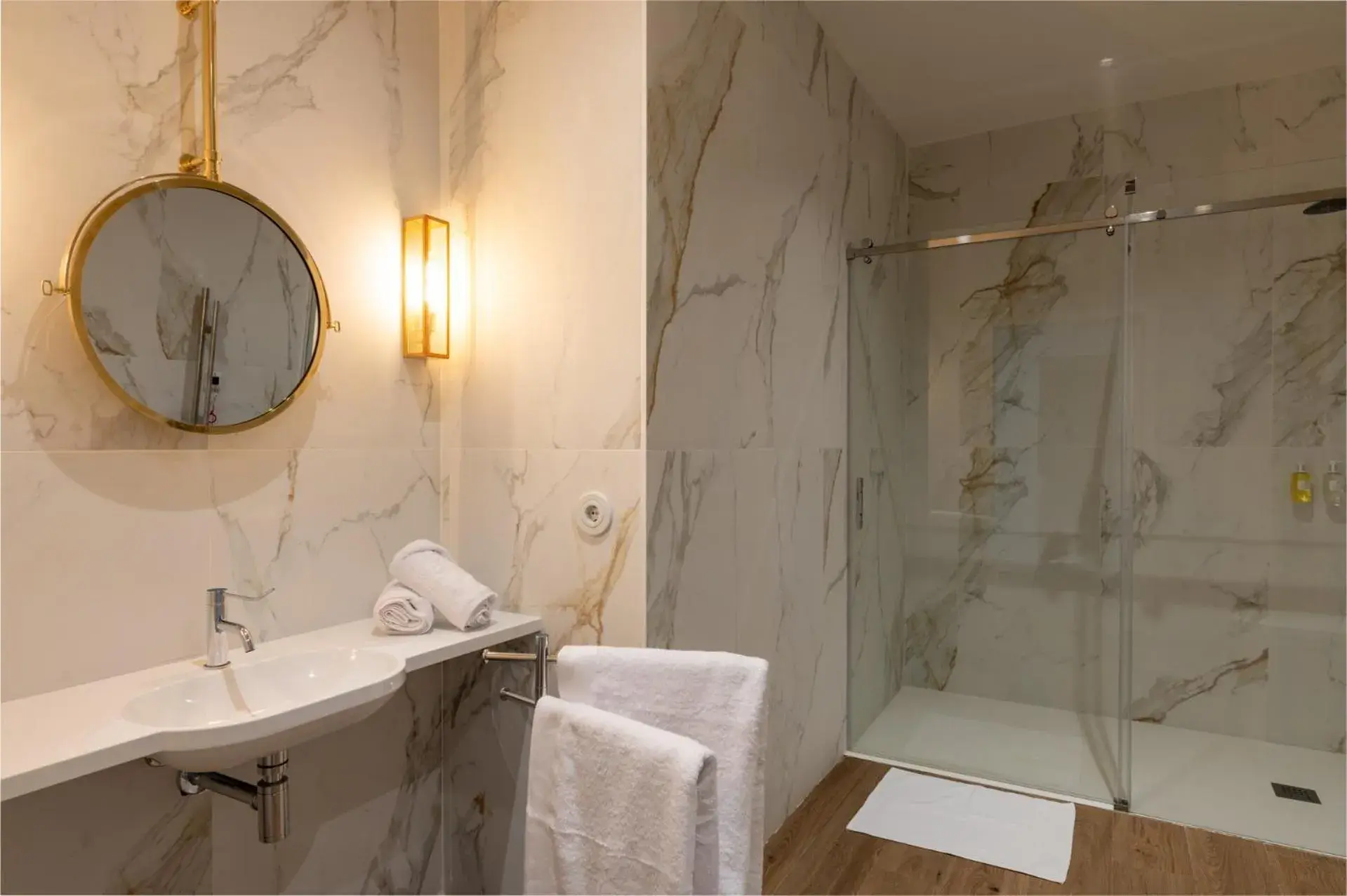 Double Room - Disability Access in Hiru Uhinak Double Room - Disability Access in Hiru Uhinak