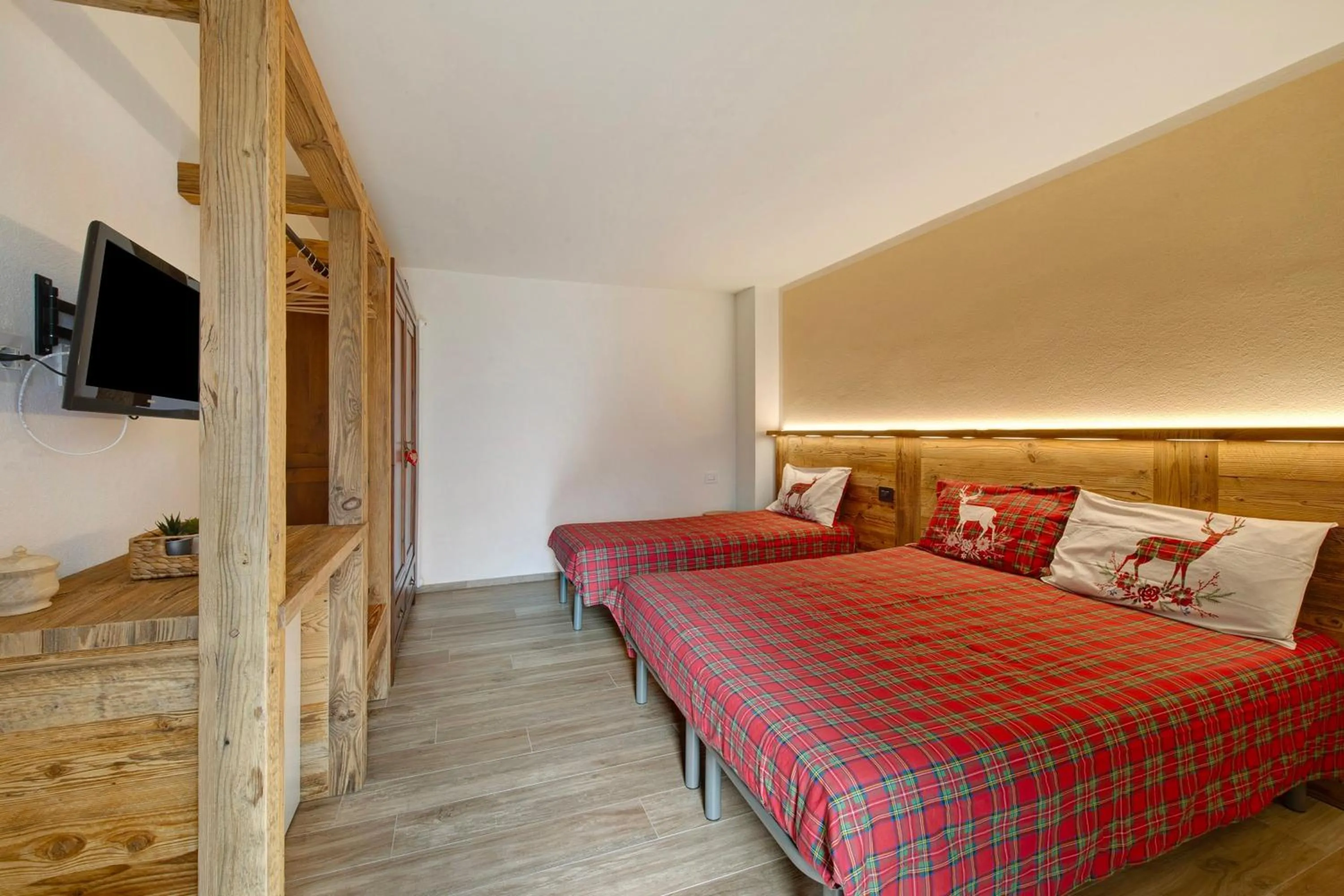 Triple Room with Shower in Agriturismo La Grange