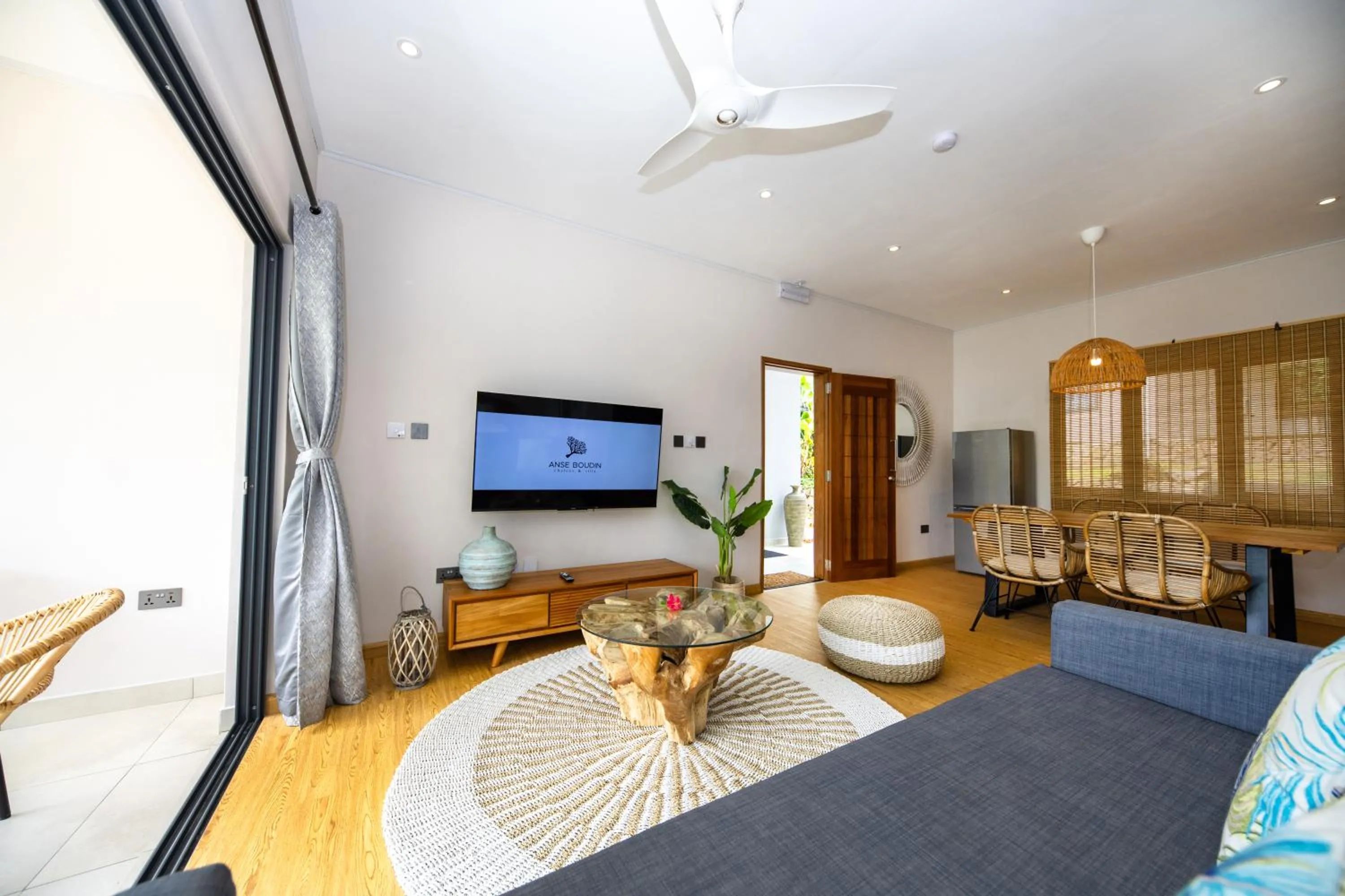 TV and multimedia, Bed in Anse Boudin Chalets