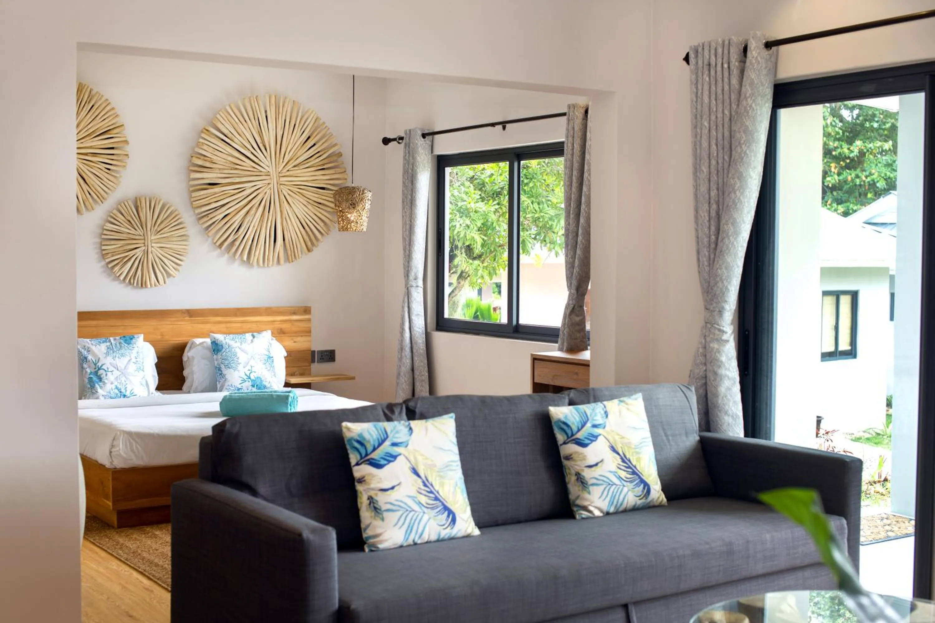 Living room, Bed in Anse Boudin Chalets