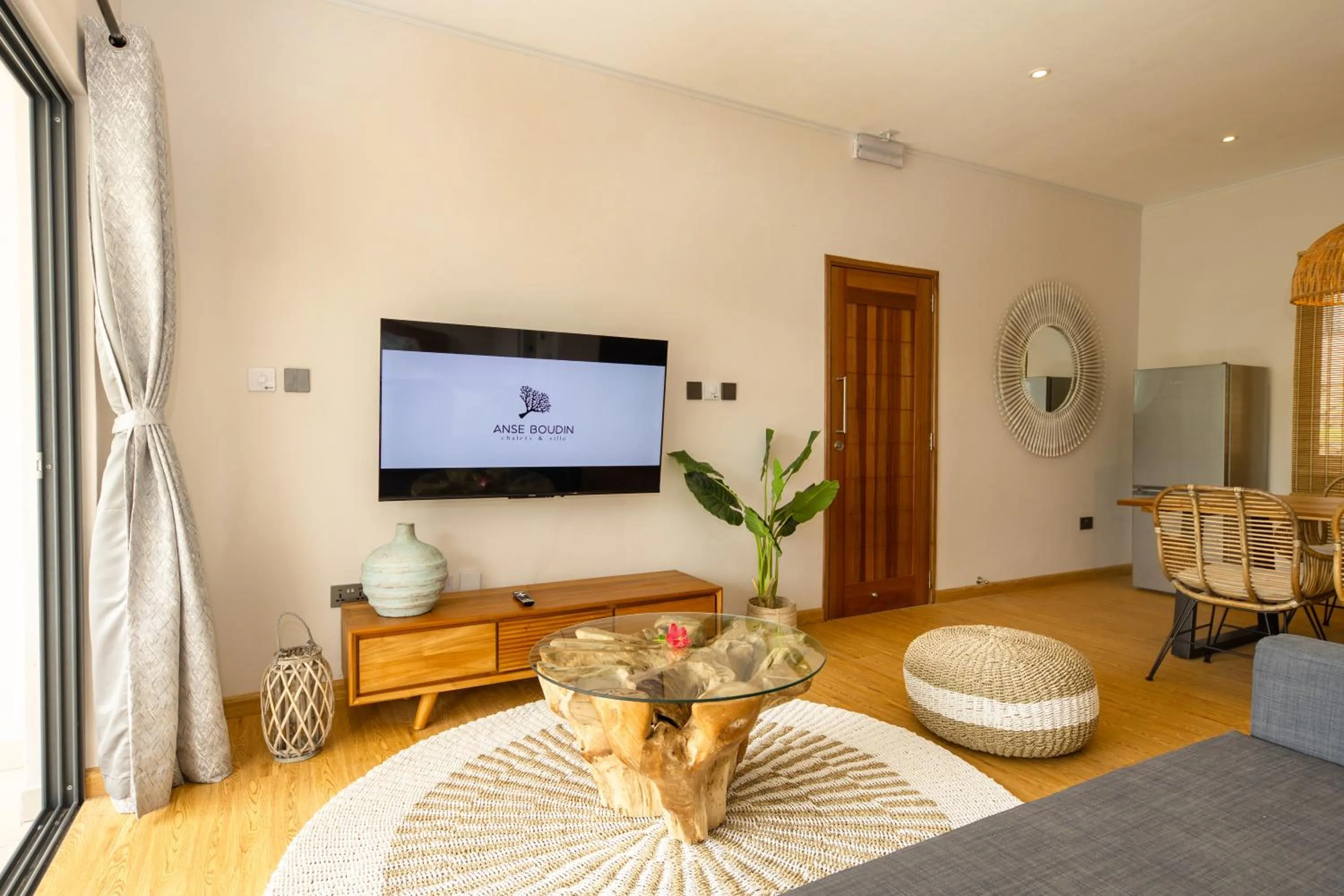 TV and multimedia in Anse Boudin Chalets