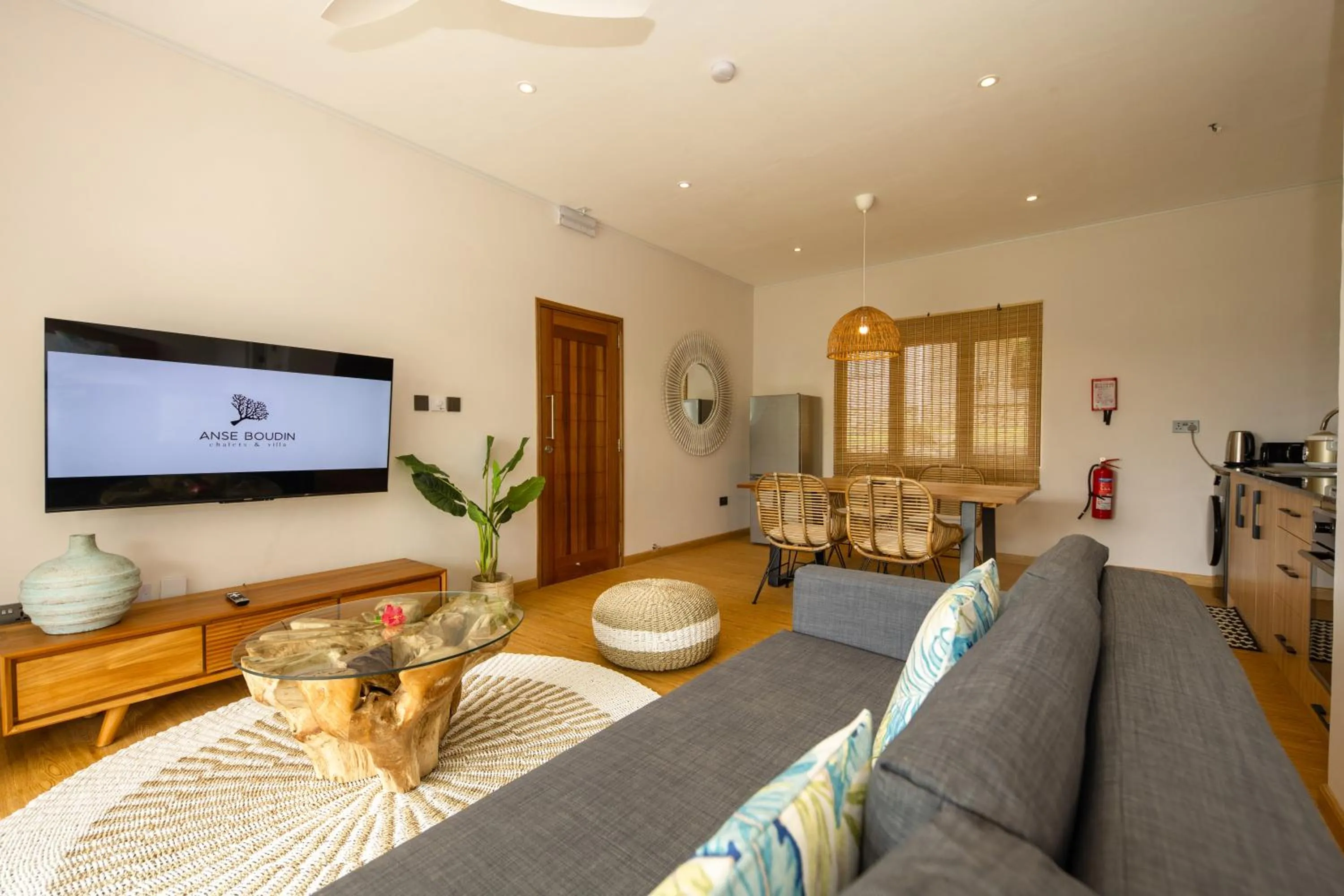 TV and multimedia in Anse Boudin Chalets