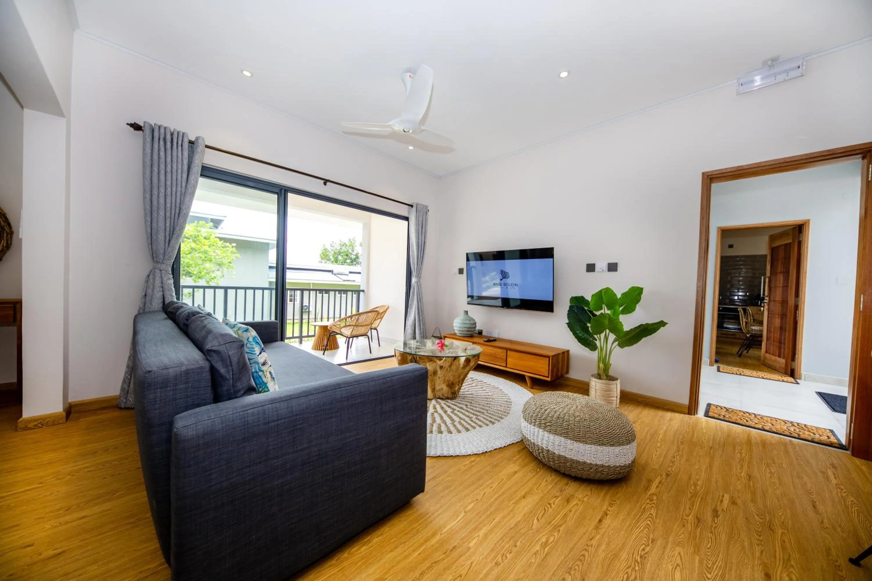 TV and multimedia in Anse Boudin Chalets
