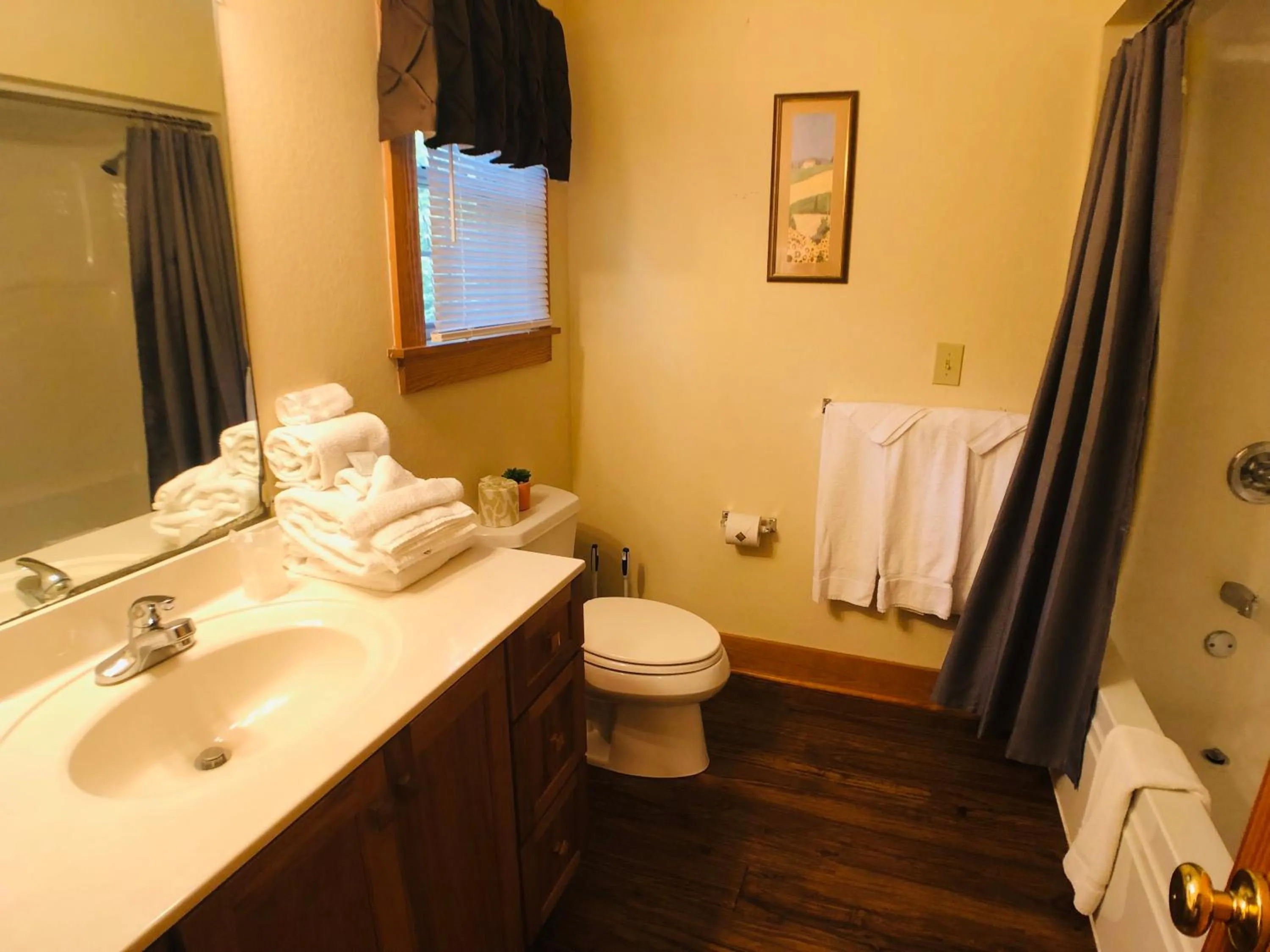 Briarstone Lodge Condo 13D by Eden Crest
