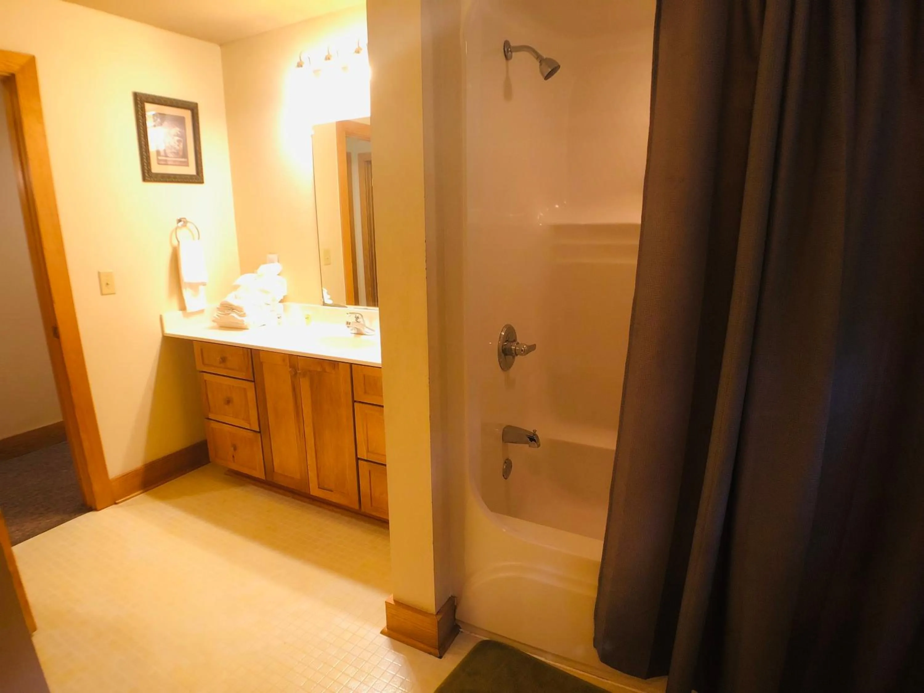 Briarstone Lodge Condo 13D by Eden Crest