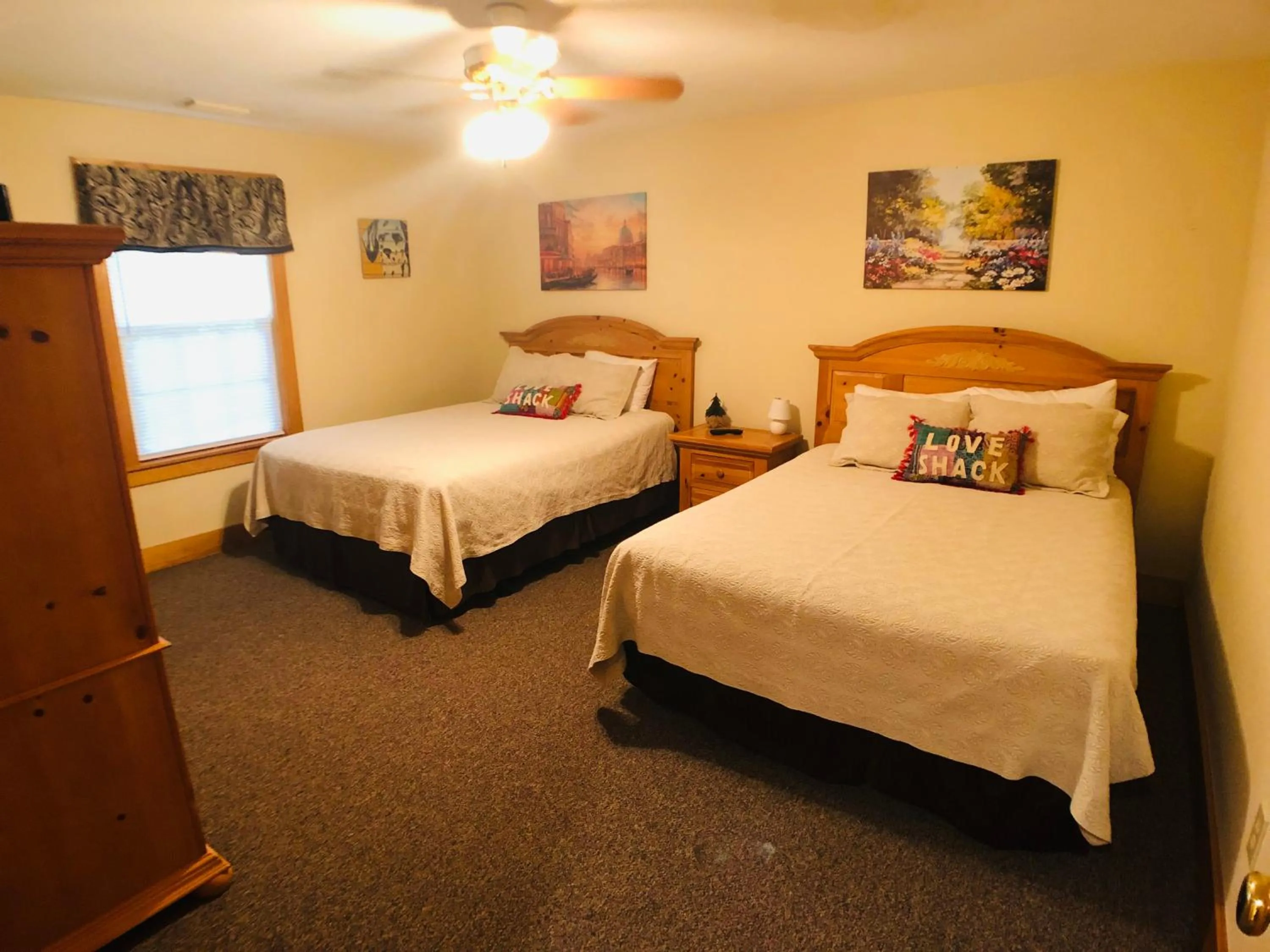 Bed in Briarstone Lodge Condo 13D by Eden Crest