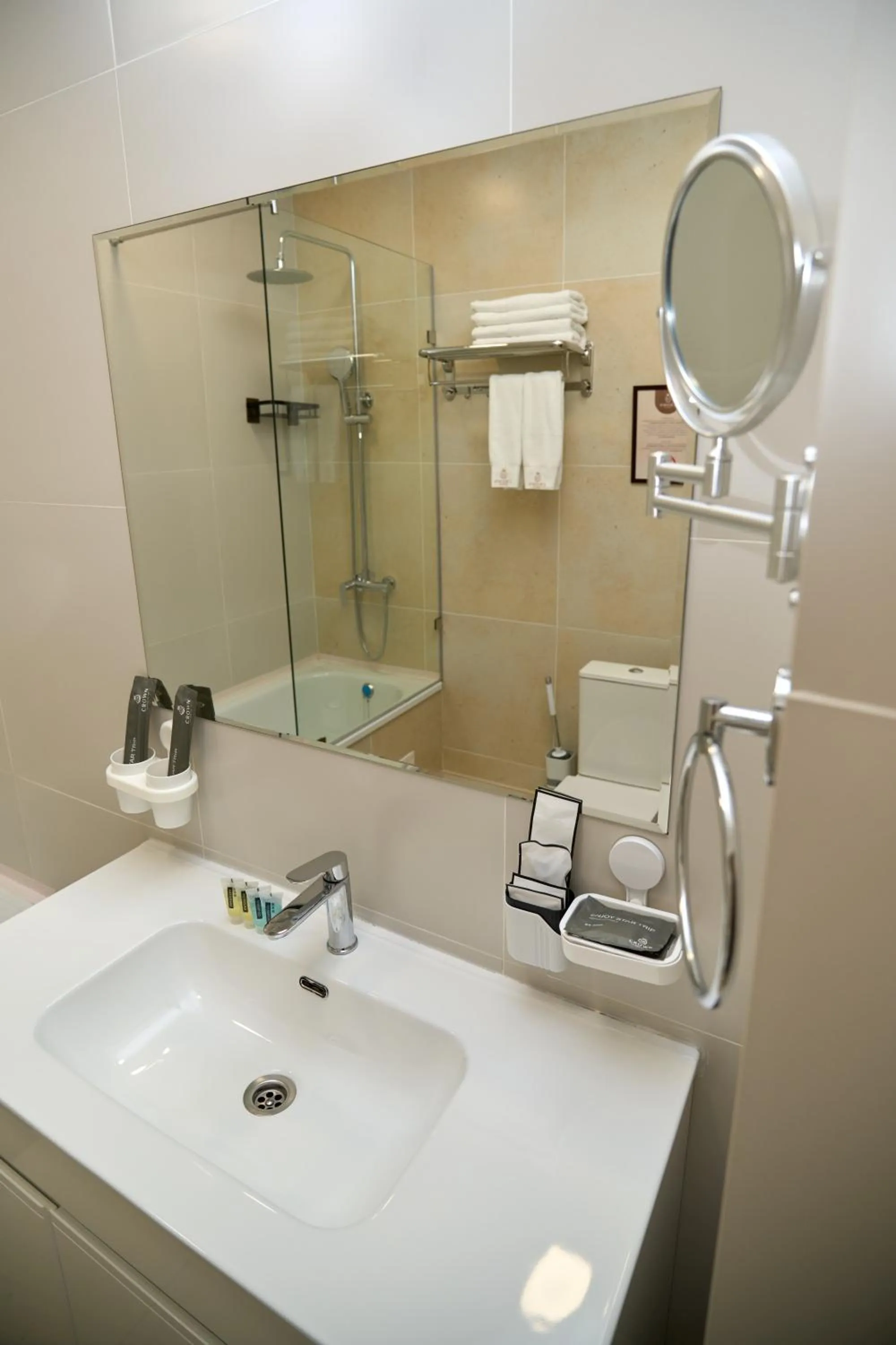 Shower in Crown Hotel