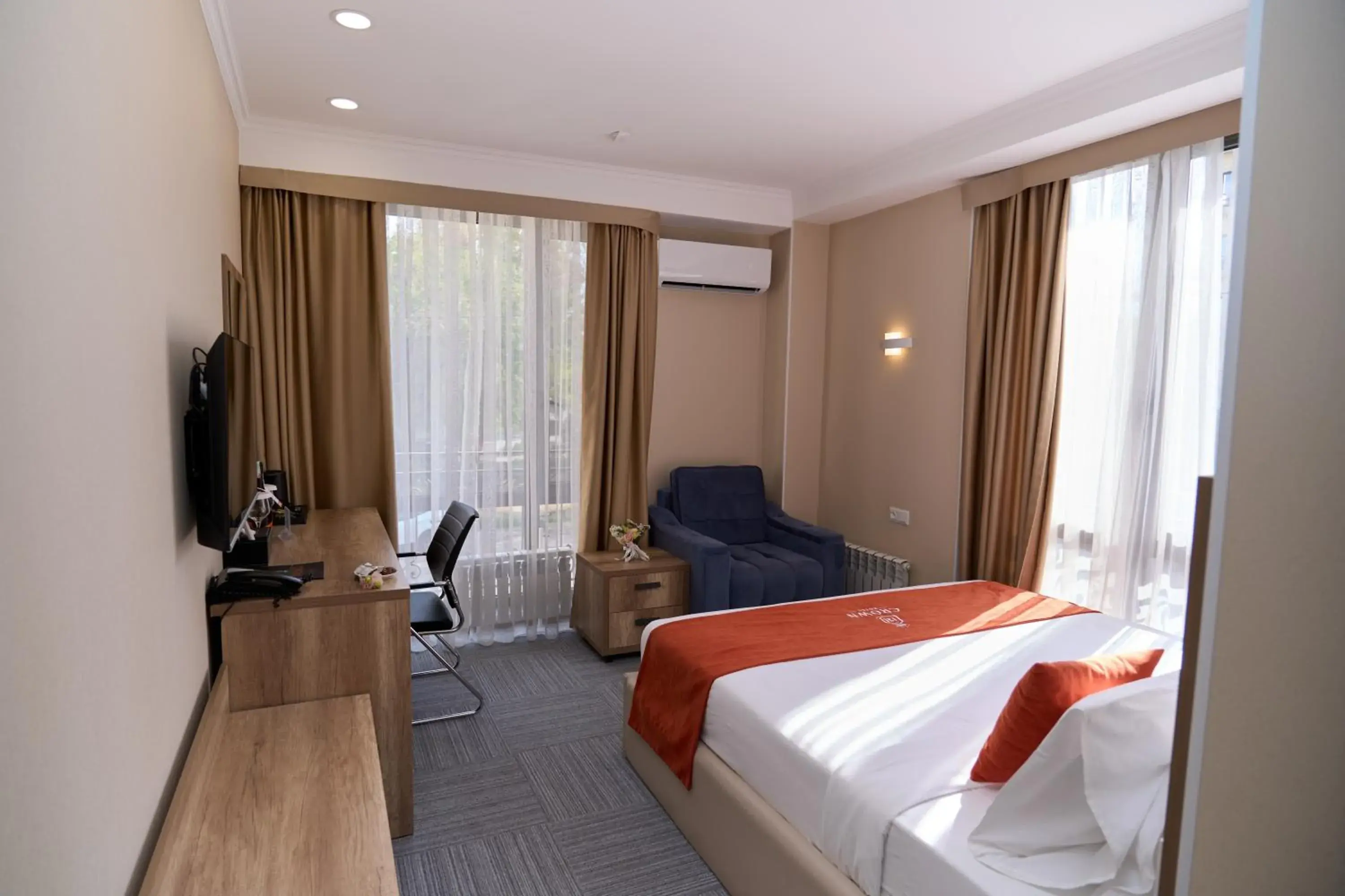 Double Room in Crown Hotel Double Room in Crown Hotel