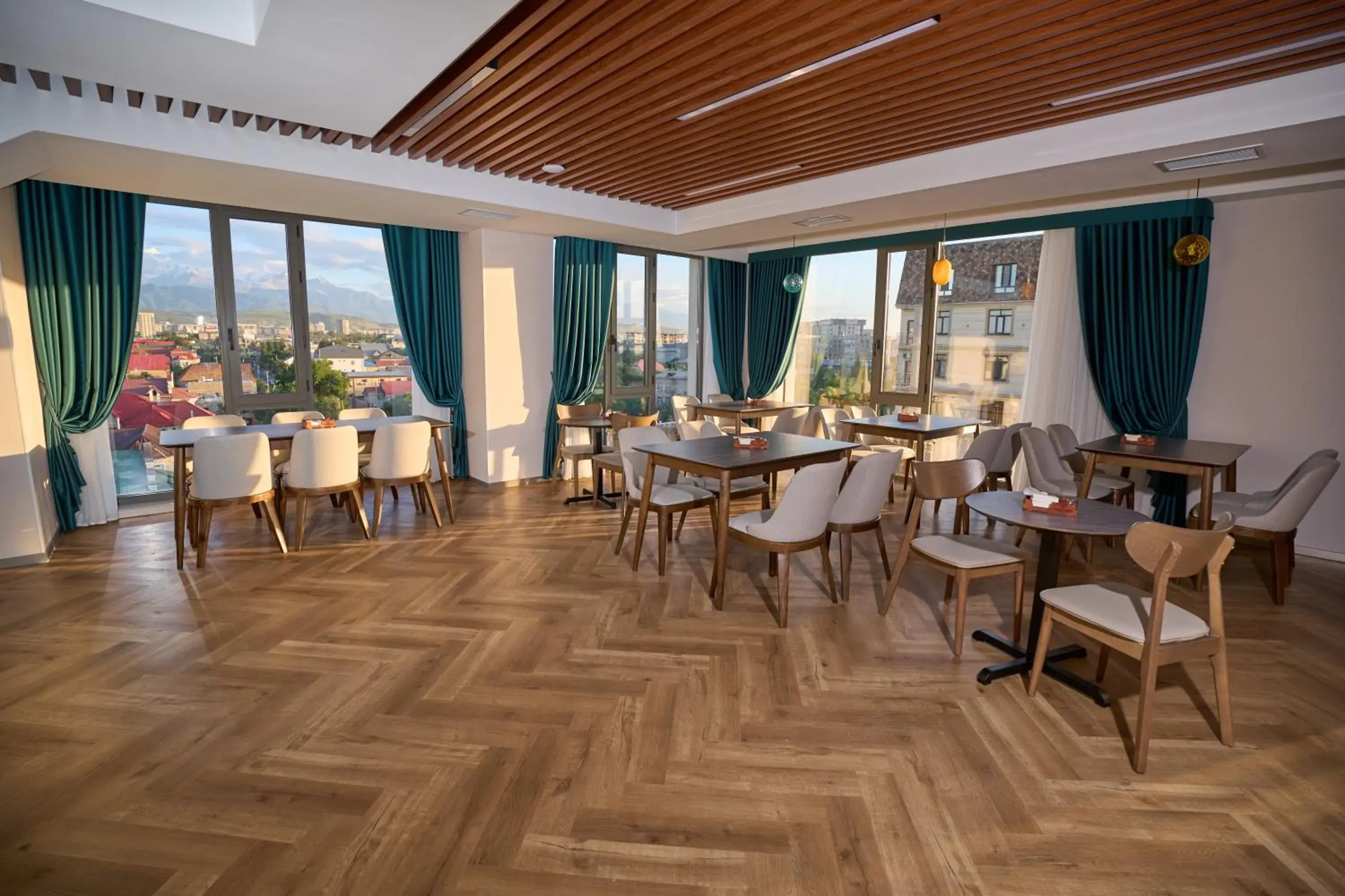 Restaurant/places to eat in Crown Hotel Restaurant/places to eat in Crown Hotel