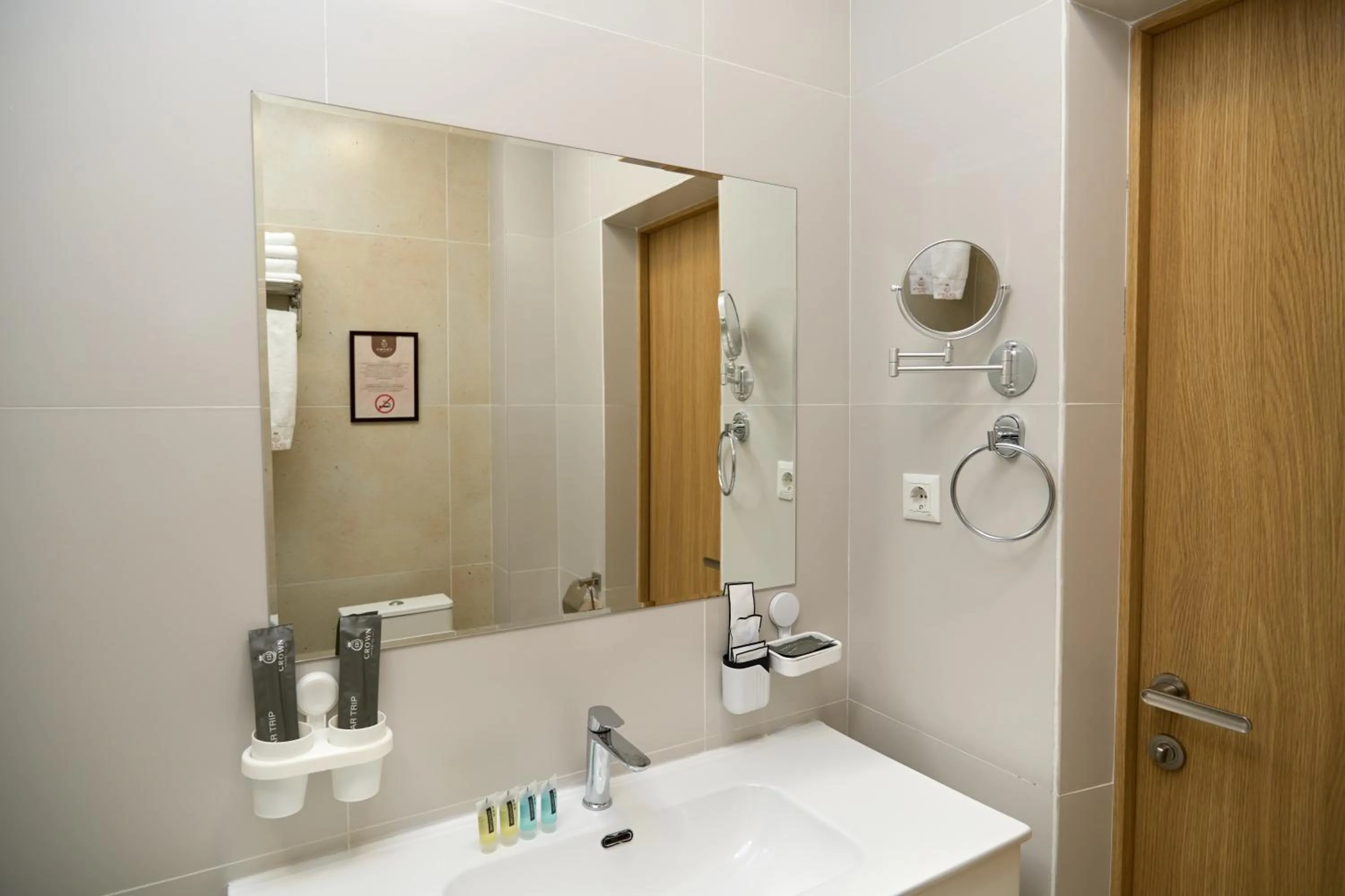 Shower in Crown Hotel