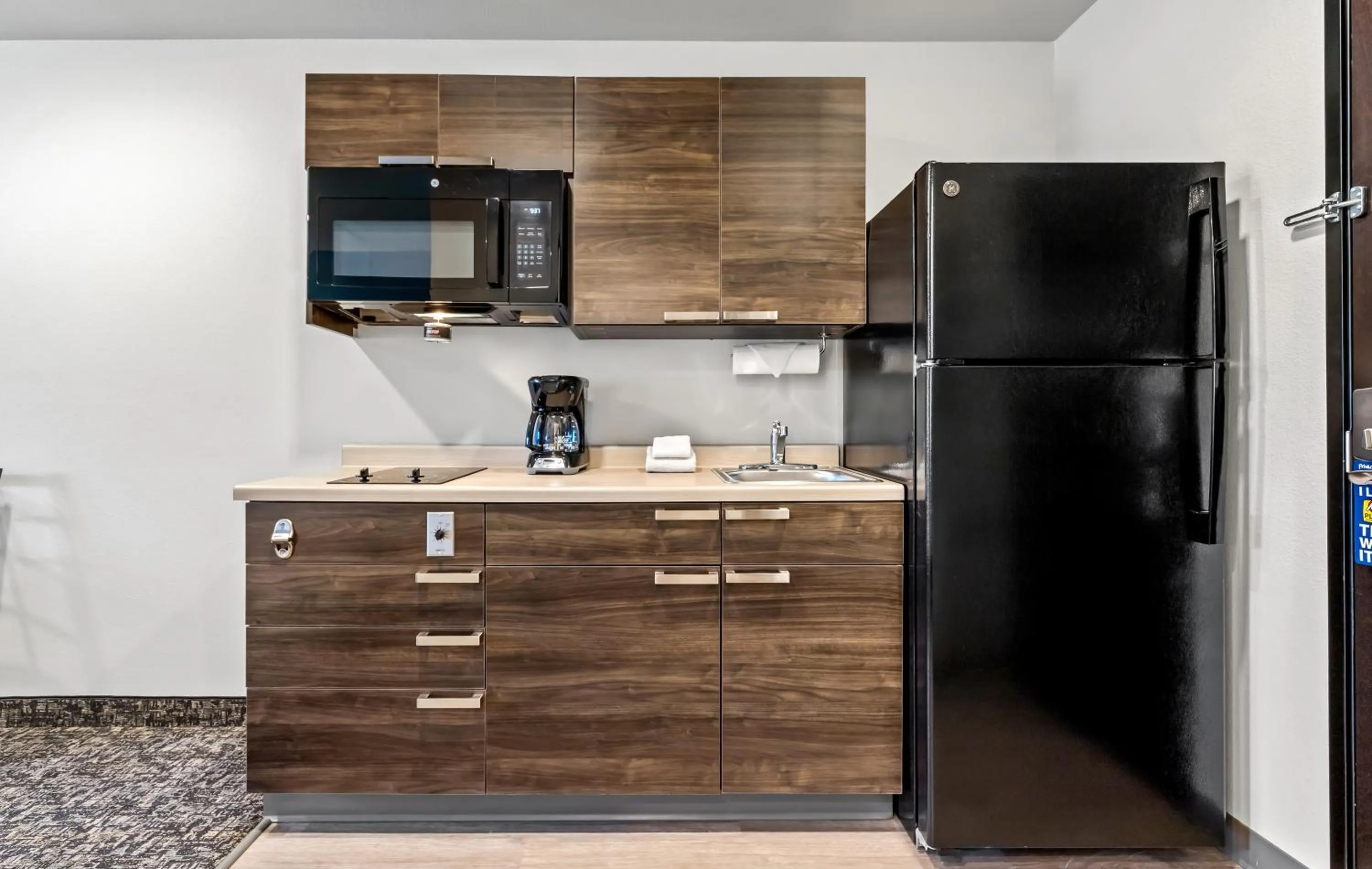 Kitchen or kitchenette in My Place Hotel-Bentonville-Rogers, AR