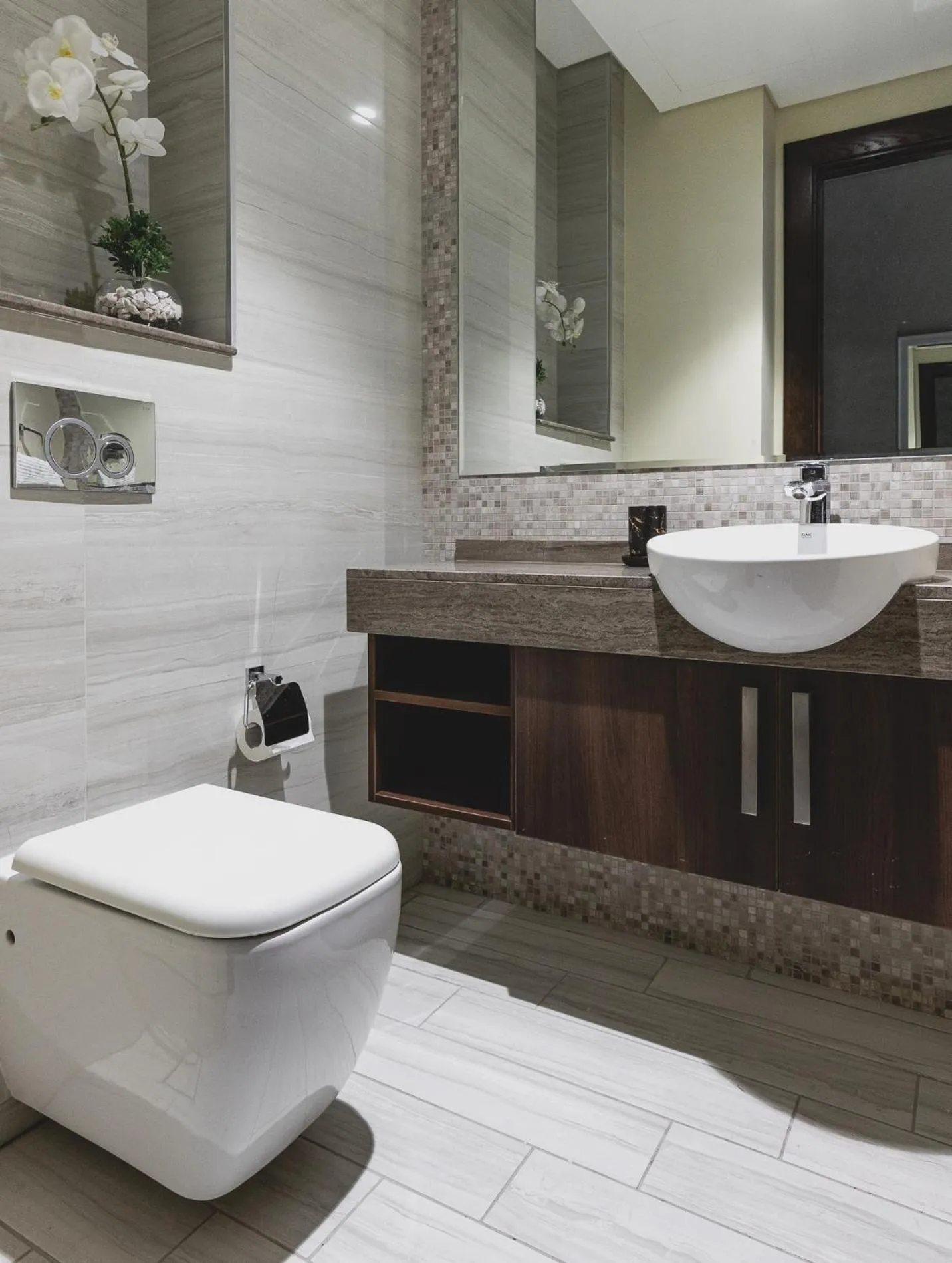 Toilet in GLOBALSTAY J One Tower Apartments at Pearl of UAE