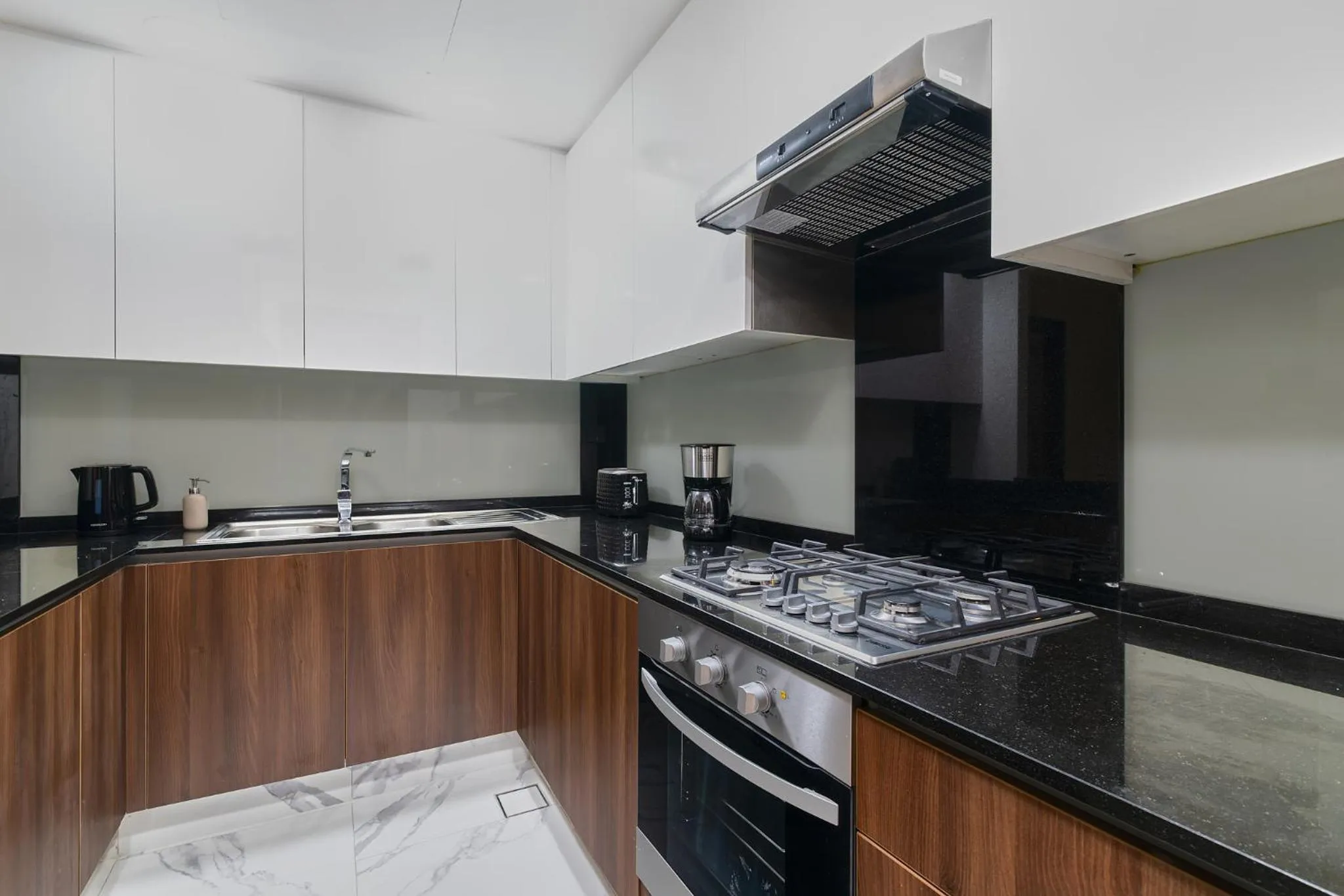 Kitchen or kitchenette in GLOBALSTAY J One Tower Apartments at Pearl of UAE
