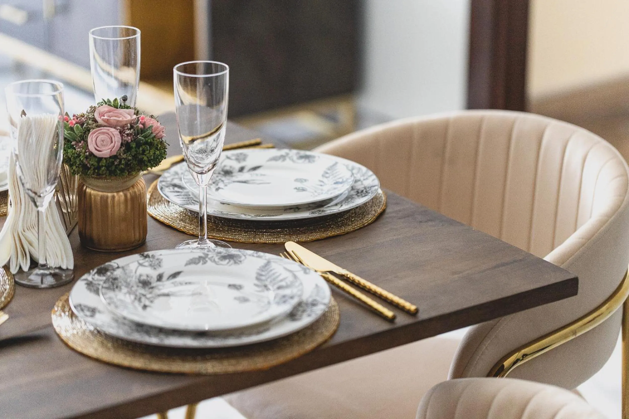 Dining area in GLOBALSTAY J One Tower Apartments at Pearl of UAE