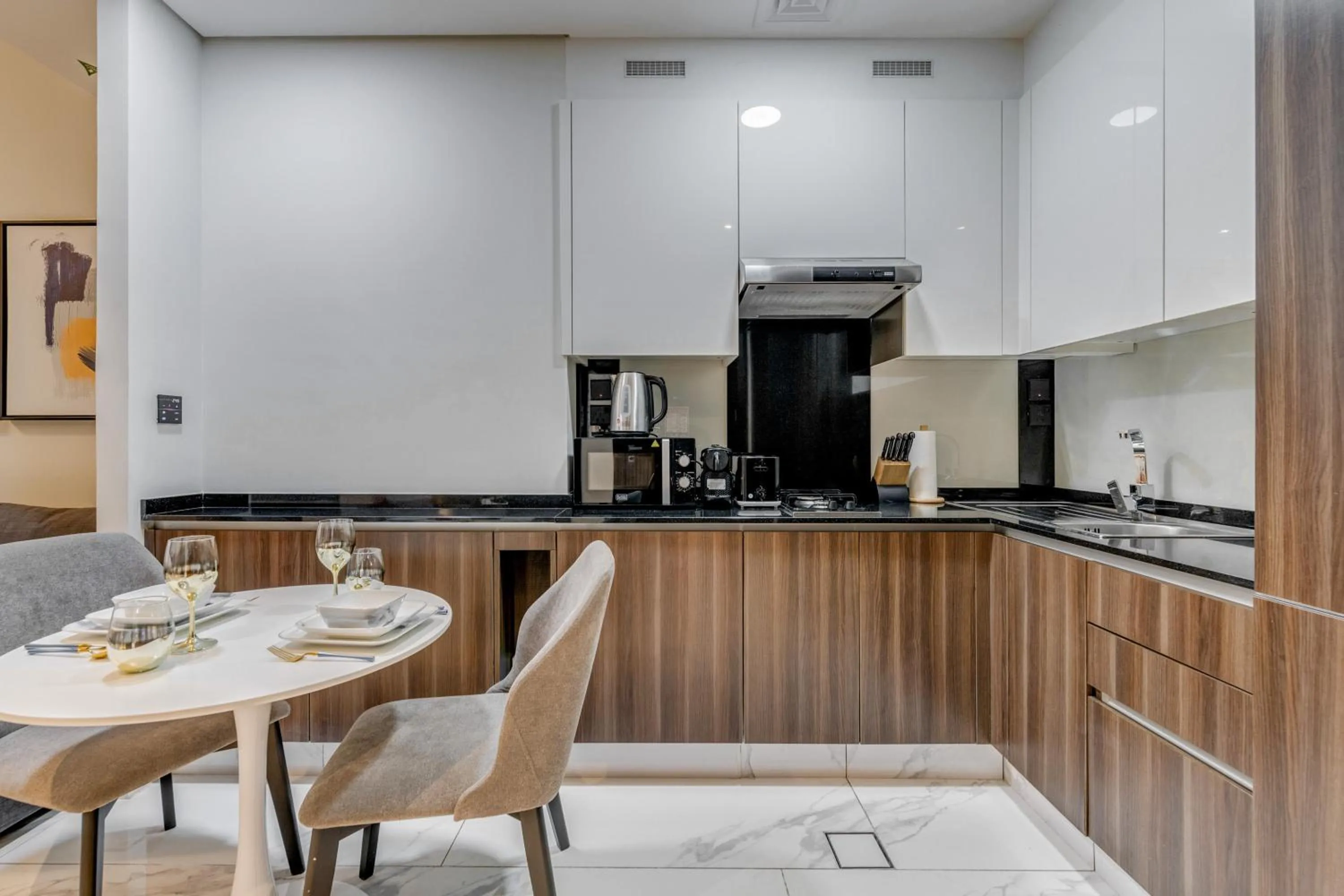 Coffee/tea facilities in GLOBALSTAY J One Tower Apartments at Pearl of UAE