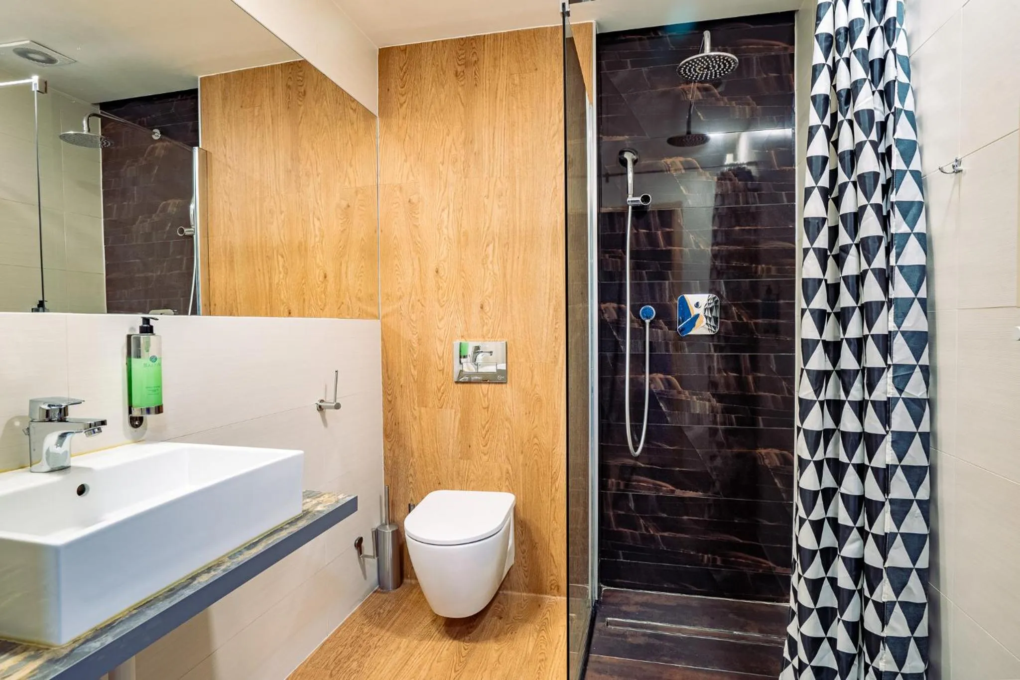 Shower in Mielenko & Spa ex Baltin Hotel